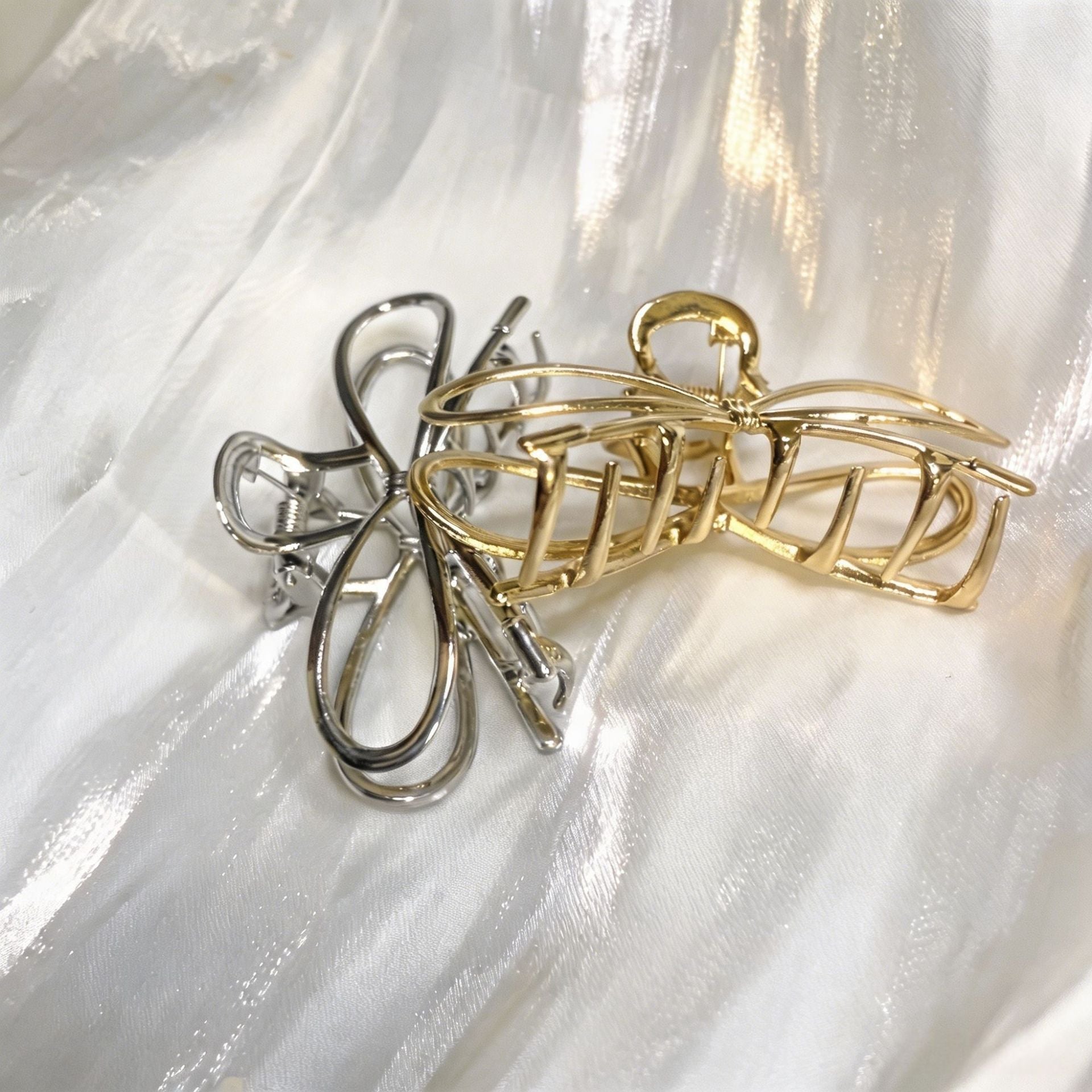 New Style Bow Tie Hair Claws For Women In Gold, Made Of Zinc Alloy, Perfect Summer Hairpin Accessory