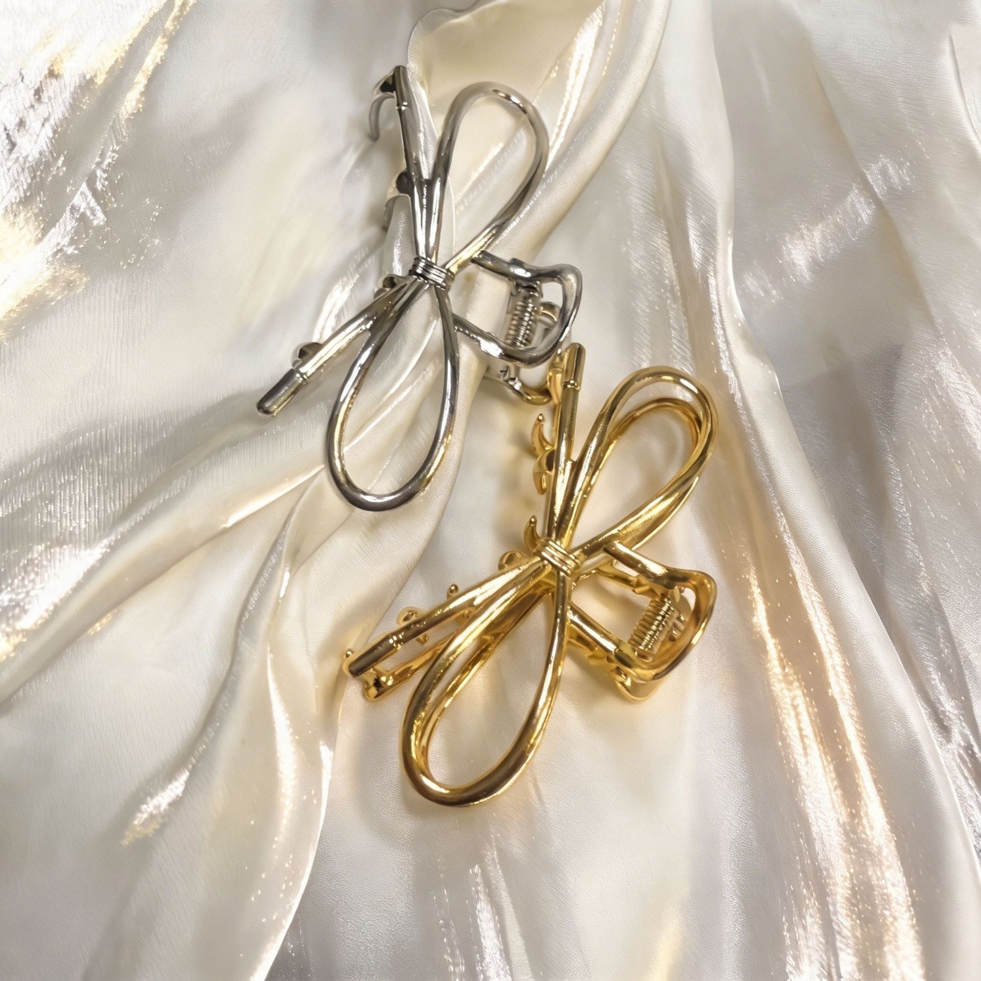 New Style Bow Tie Hair Claws For Women In Gold, Made Of Zinc Alloy, Perfect Summer Hairpin Accessory
