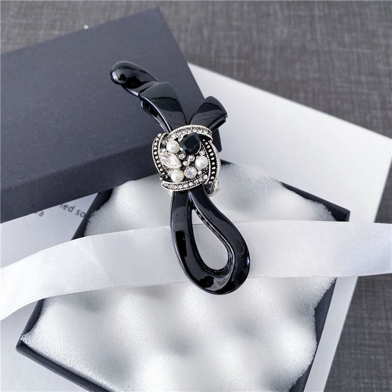 Commute Style Banana Clip Hairpin With Rhinestones For Elegant Hair Styling