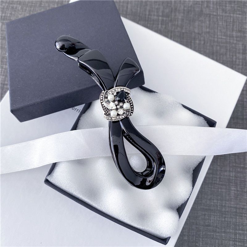 Commute Style Banana Clip Hairpin With Rhinestones For Elegant Hair Styling