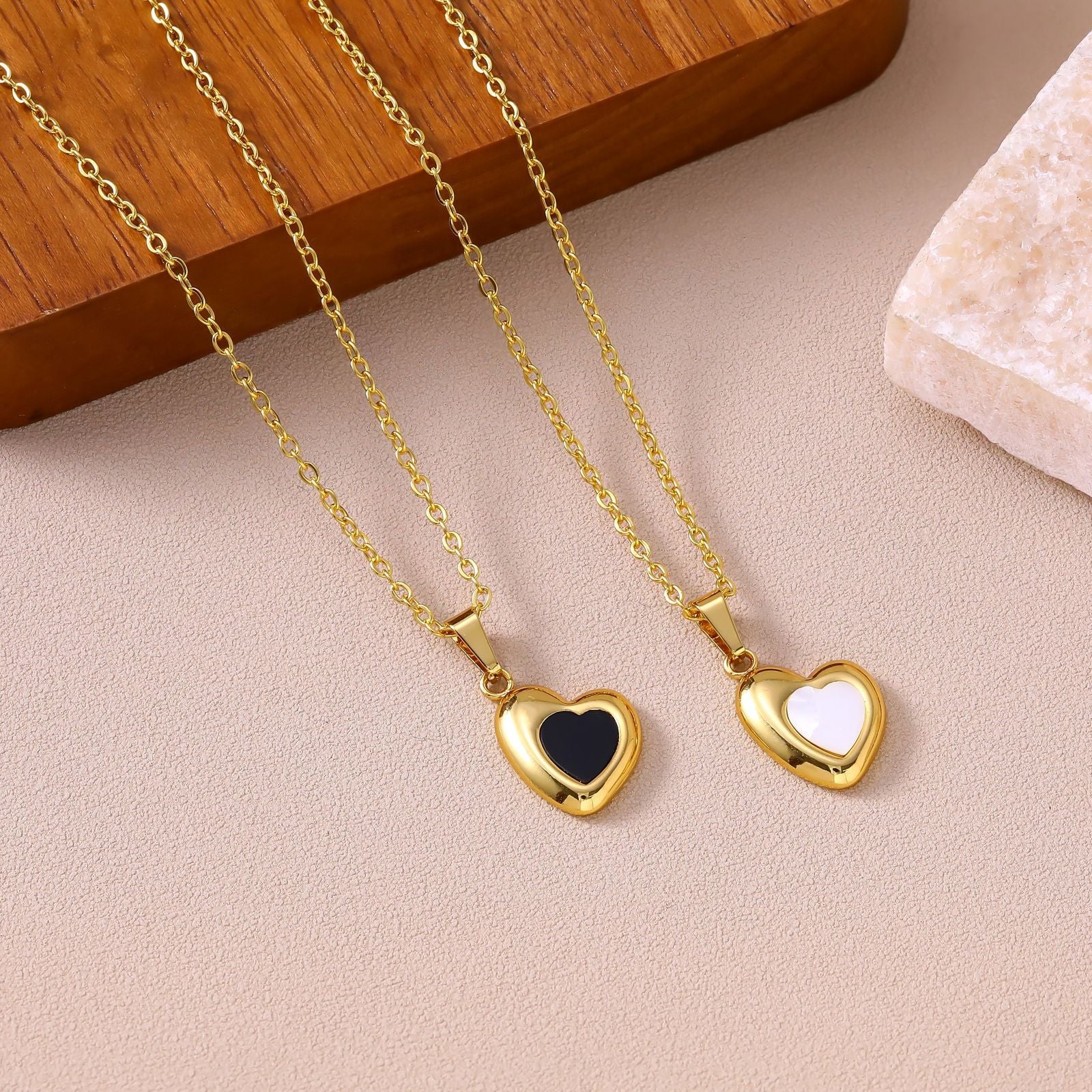 Heart Shape Necklace For Women With 304 Stainless Steel Chain And Pendant Inlaid With Shell
