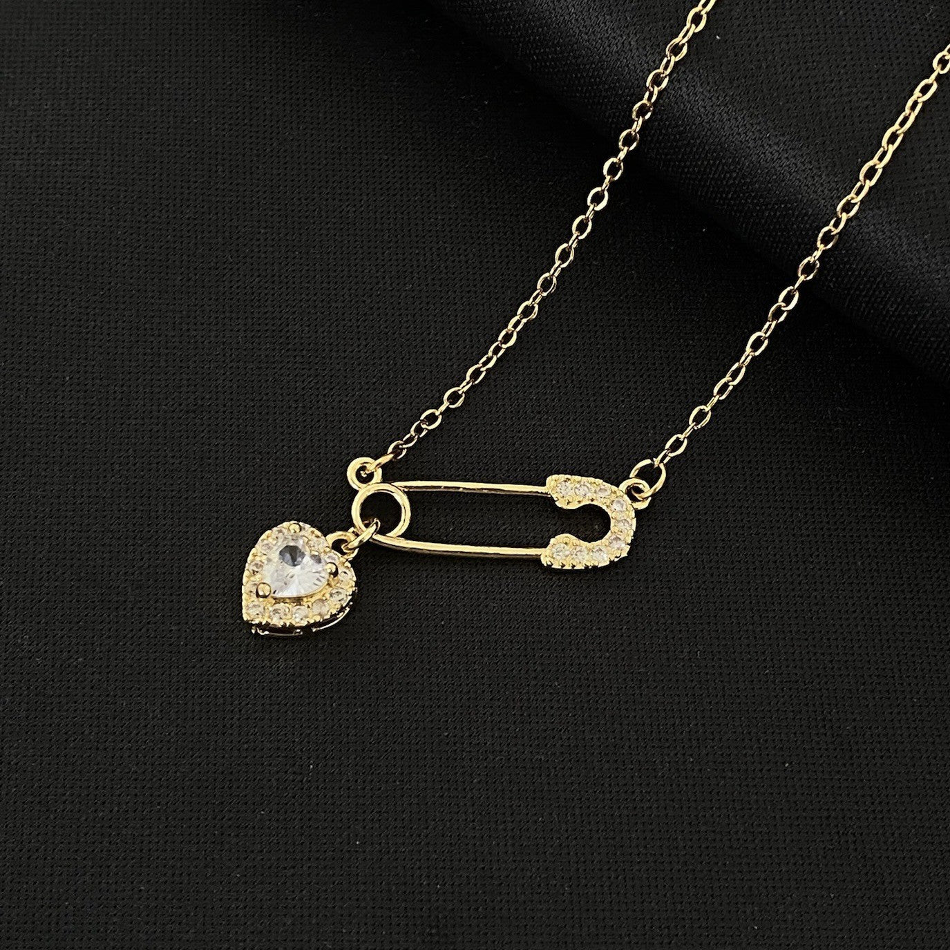 New Style Paper Clip Necklace For Women In 18K Real Gold Plated Copper With Rhinestones And Paperclip Chain