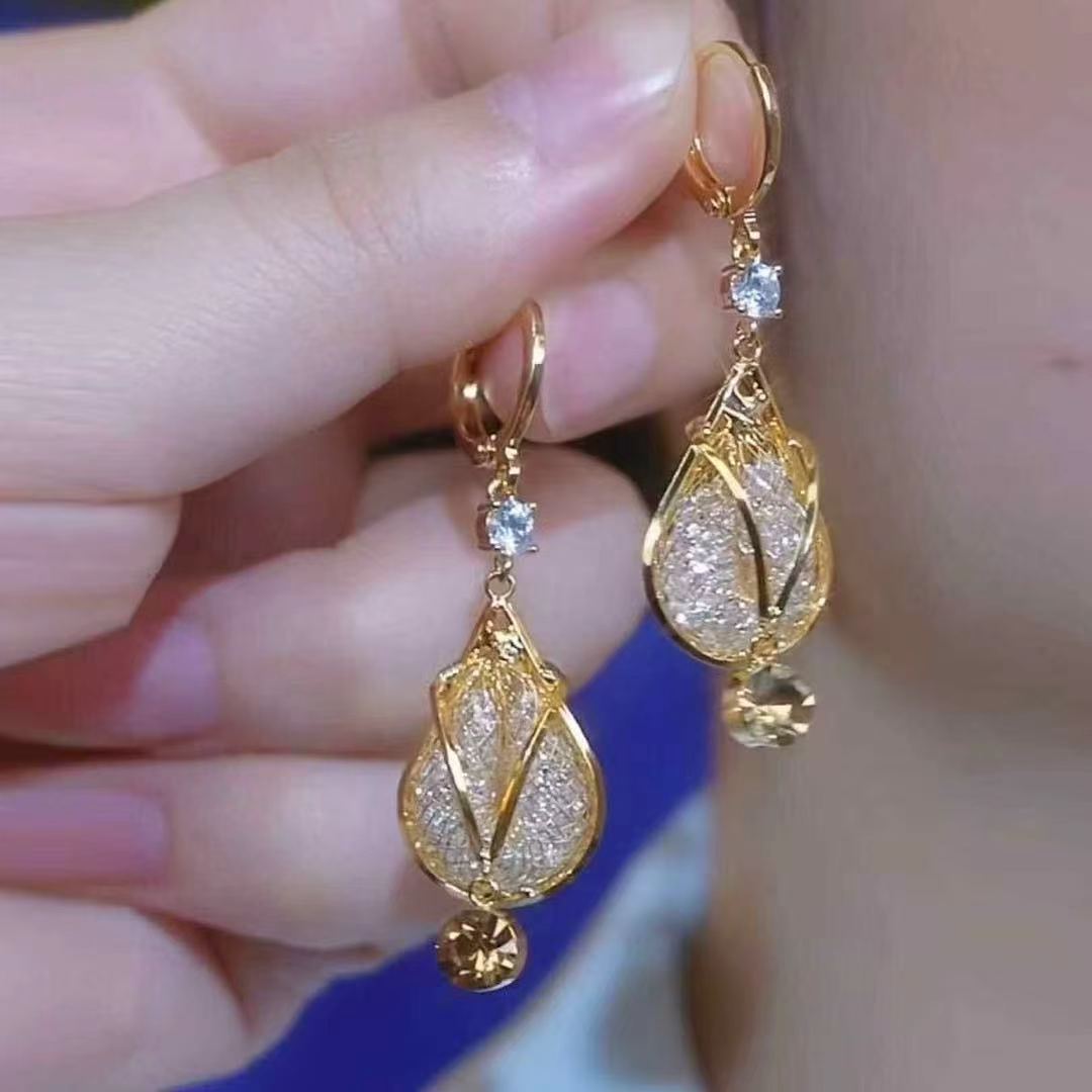 Leaves Earrings For Women In Electroplated Alloy With Zinc Alloy Ear Pins Featuring Simple Style