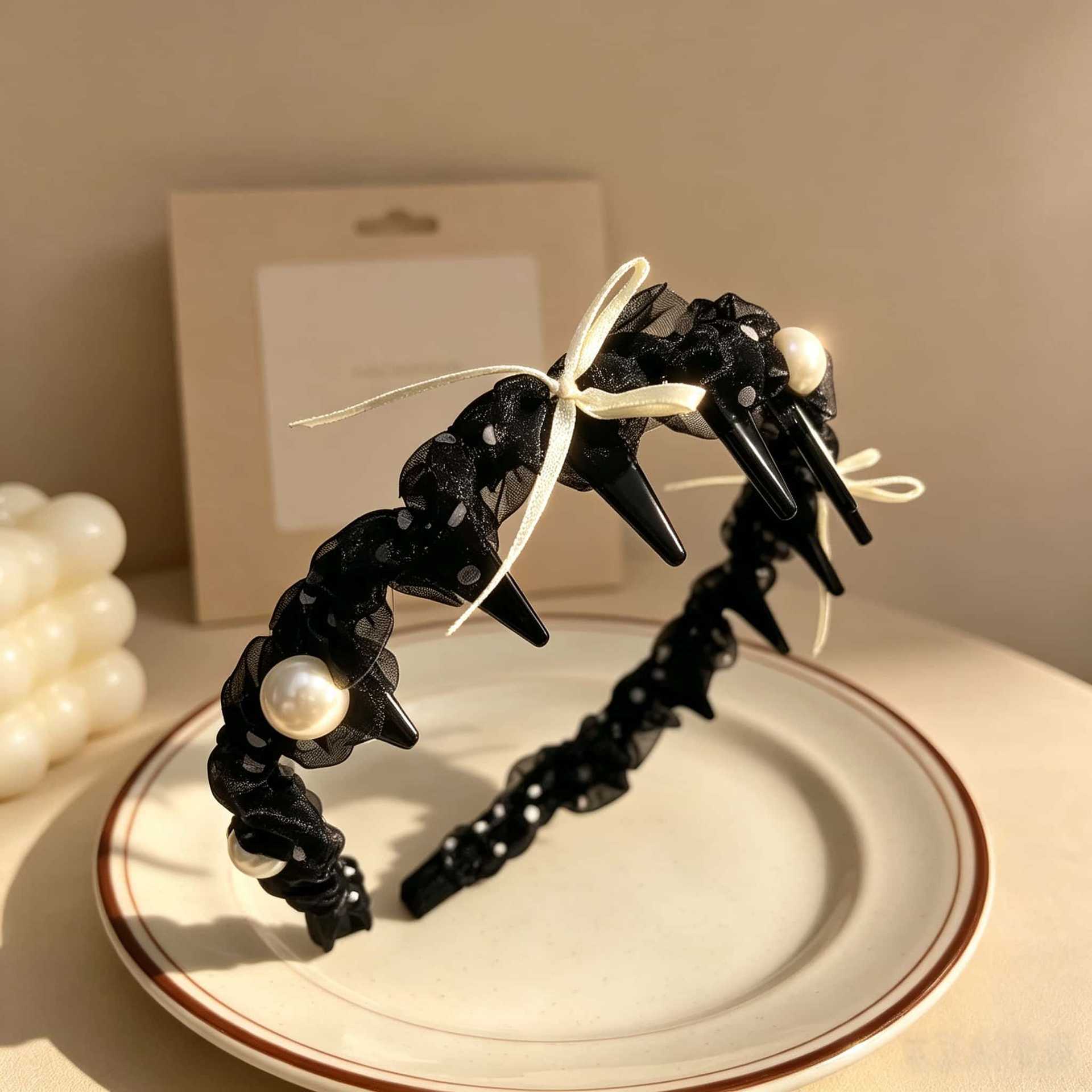 Cute Jewelry Headband For Women Featuring Mixed Materials And Dyed Black Crystal Inlay