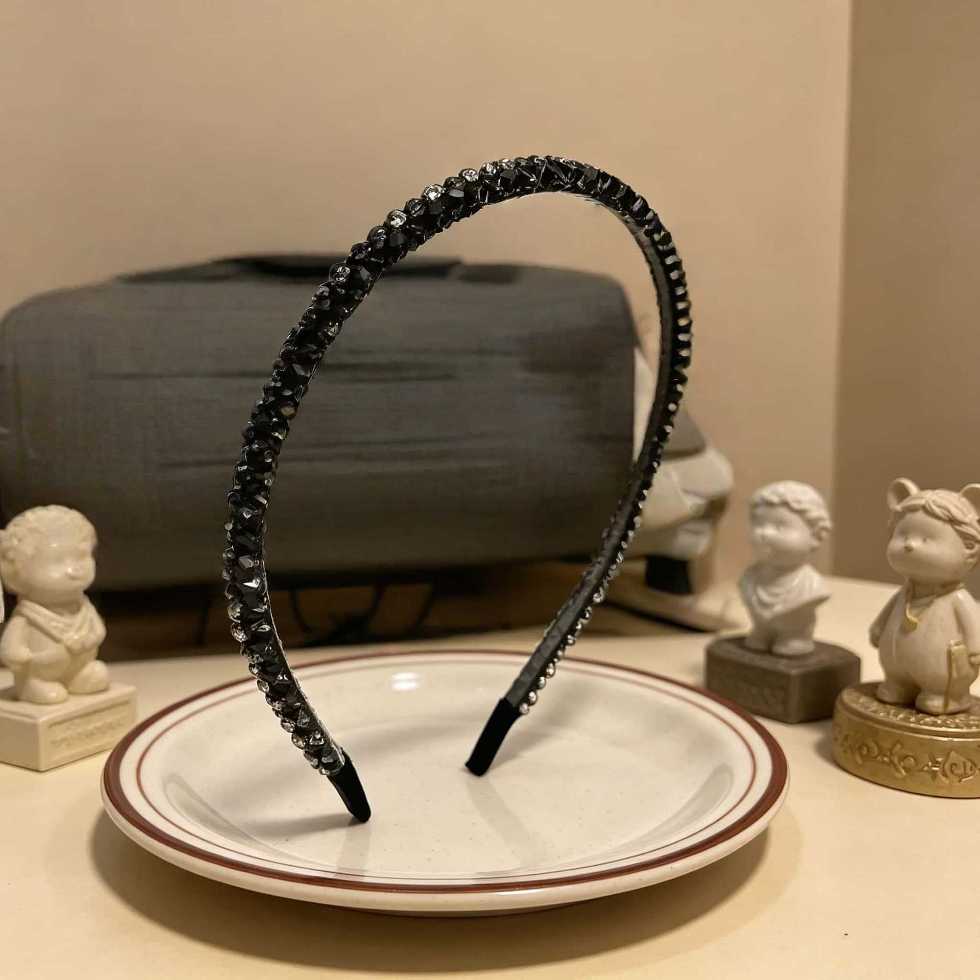 Cute Jewelry Headband For Women Featuring Mixed Materials And Dyed Black Crystal Inlay