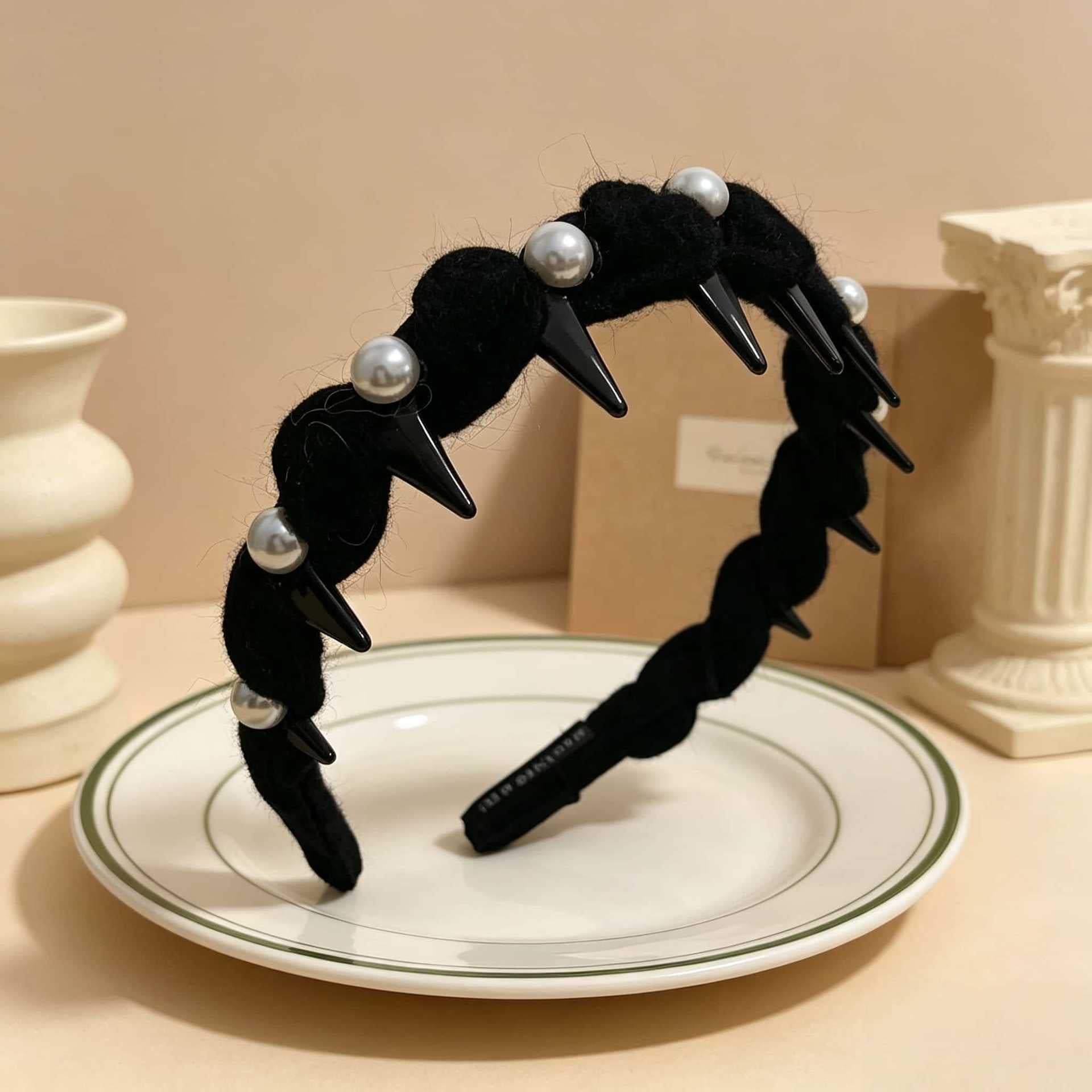 Cute Jewelry Headband For Women Featuring Mixed Materials And Dyed Black Crystal Inlay