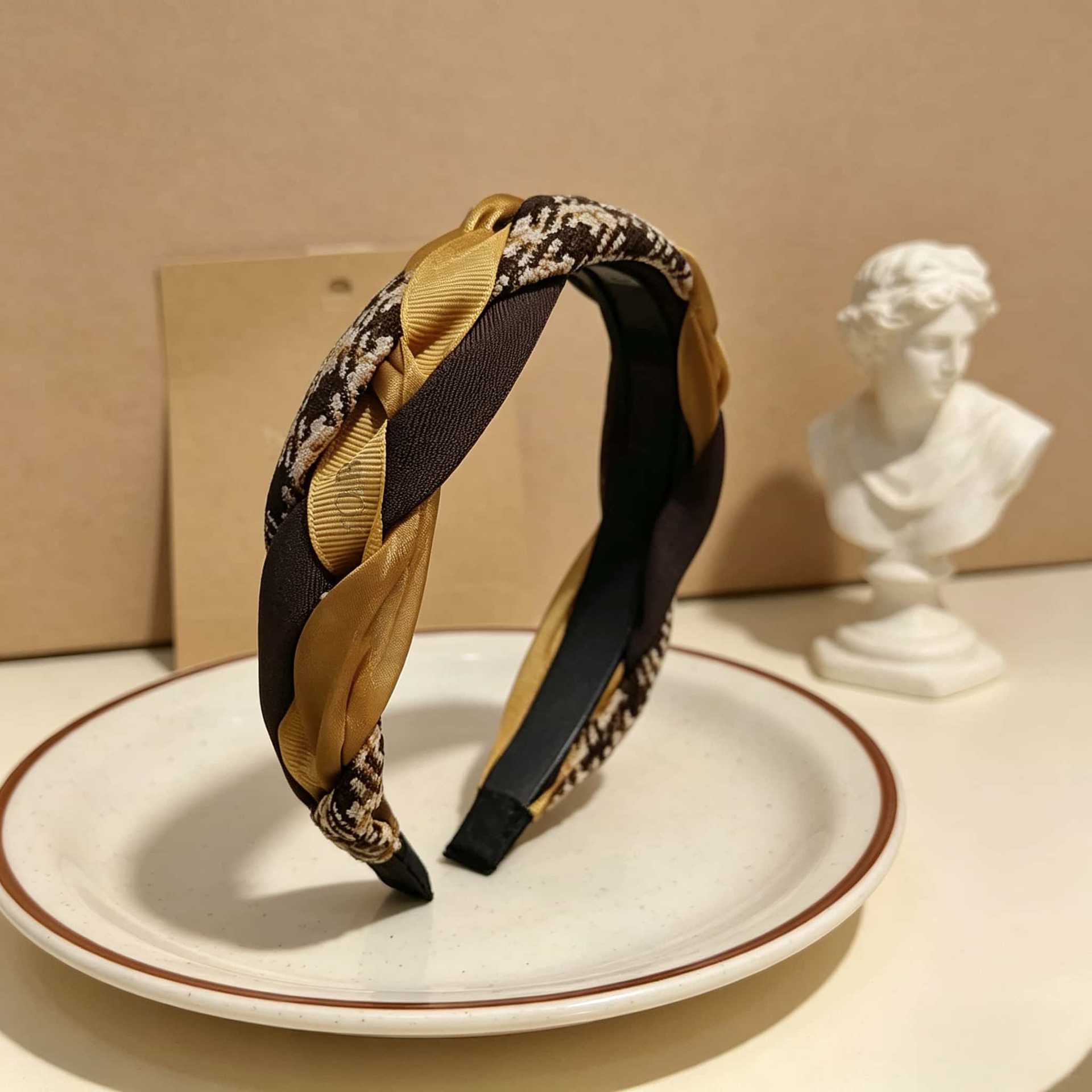 Cute Jewelry Headband For Women Featuring Mixed Materials And Dyed Black Crystal Inlay