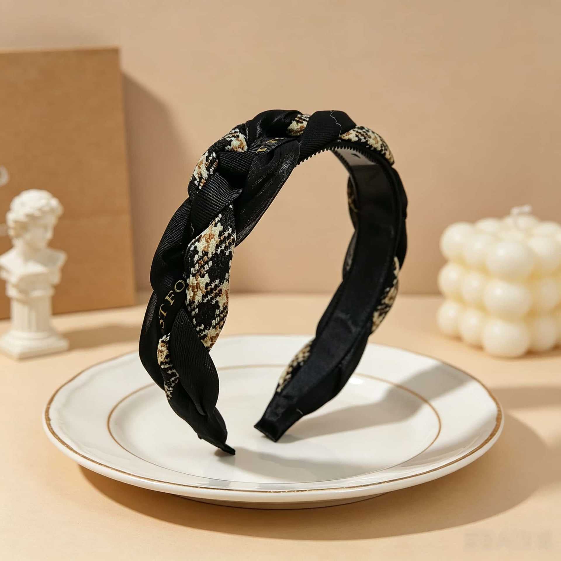 Cute Jewelry Headband For Women Featuring Mixed Materials And Dyed Black Crystal Inlay