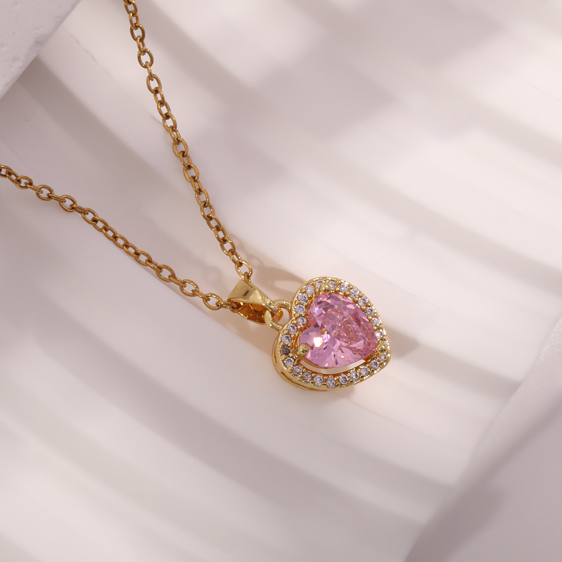 New Style Heart Shape Pendant Necklace For Women In Copper With Zircon Inlay