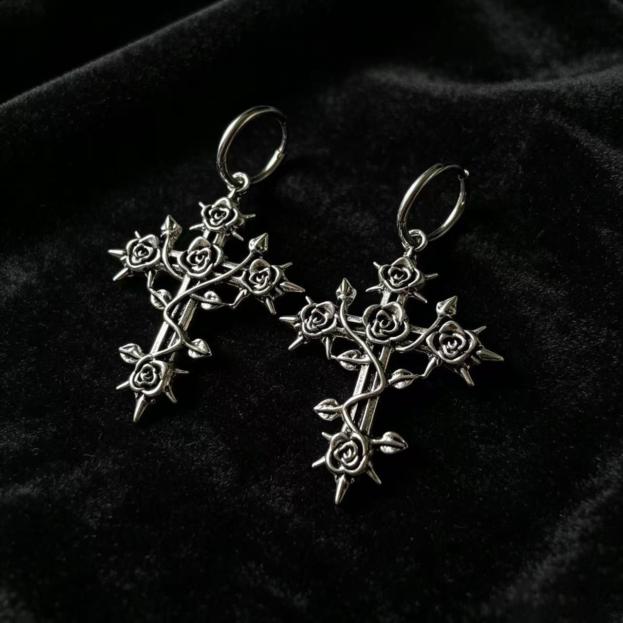 Gothic Rose Necklace Unisex Alloy Jewelry Set Featuring Electroplated Finish