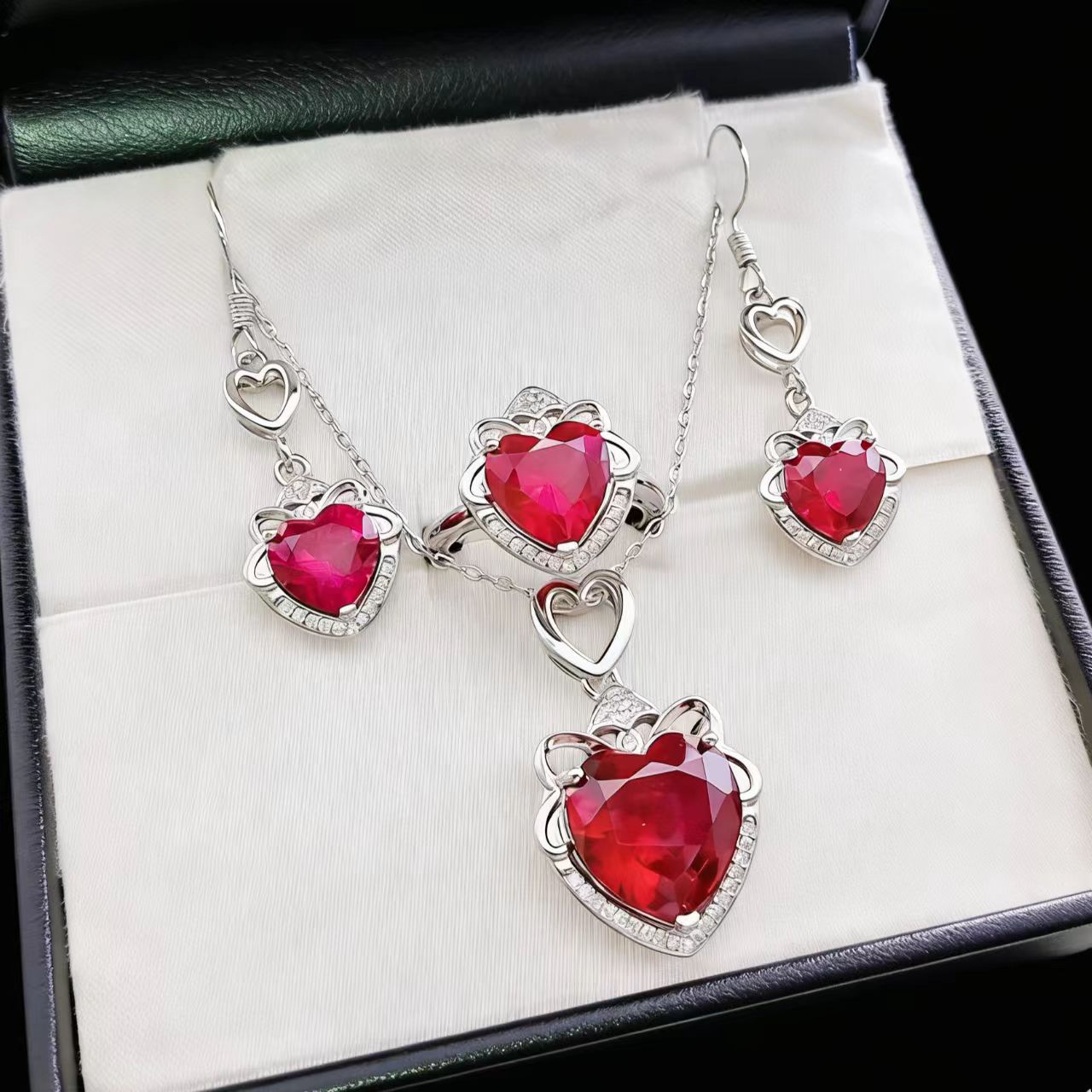 Heart Shape Necklace For Women In Simple Style Featuring Electroplated Brass With Zircon On Cable Chain
