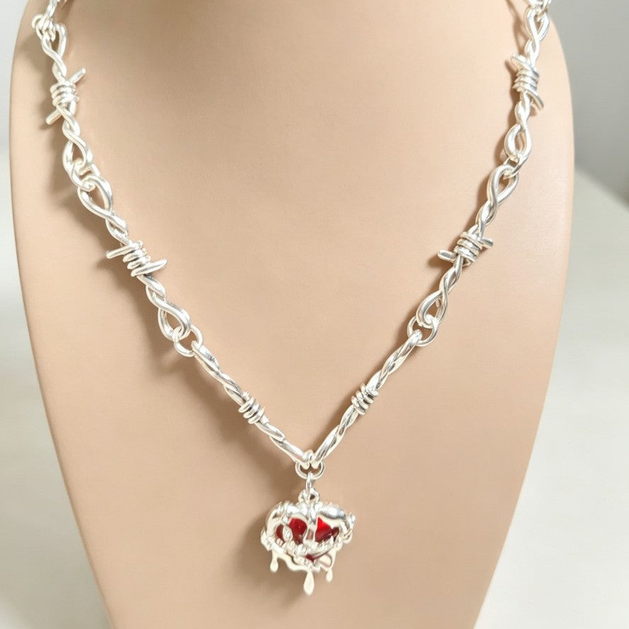 Heart Shape Punk Necklace For Women In Dyed Black Zinc Alloy With Electroplated Finish And Alloy Pendant