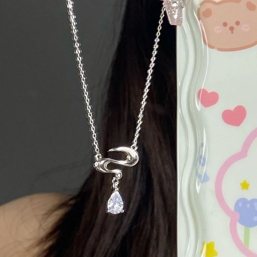 New Style Curve Necklace For Women With Electroplated Alloy Pendant Featuring Rhinestones Inlay
