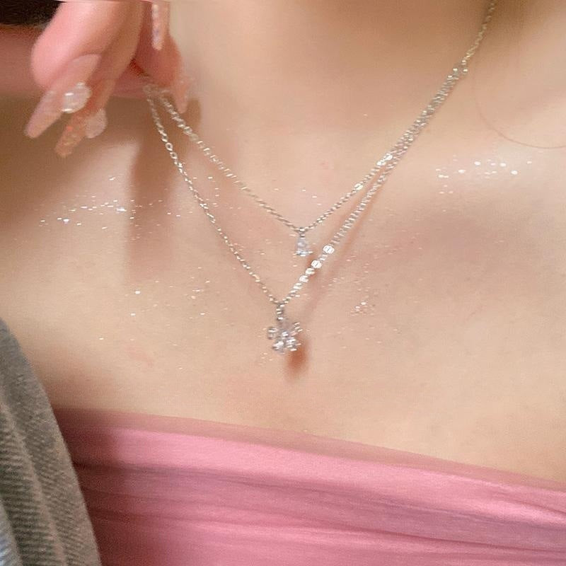 Flowers Pendant Necklace For Women With Alloy Chain, Electroplated Finish, And Zinc Alloy Pendant