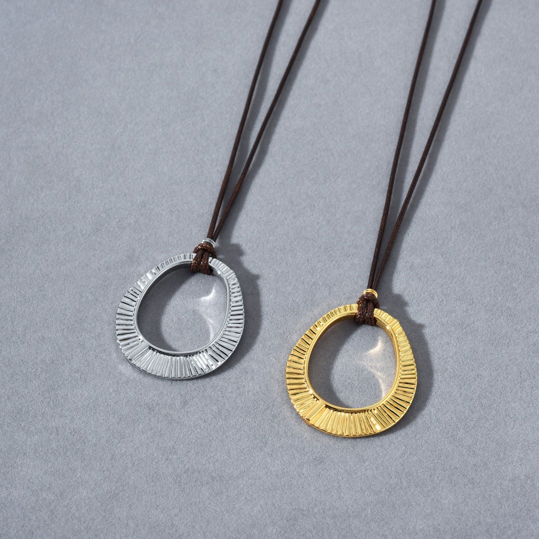 Luxurious Gold Circle Braid Pendant Necklace For Women With Copper Slider Chain