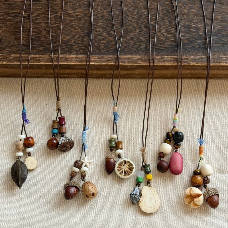 Ethnic Style Acrylic Plant Braid Necklace For Women With Woven Chain And Alloy Pendant