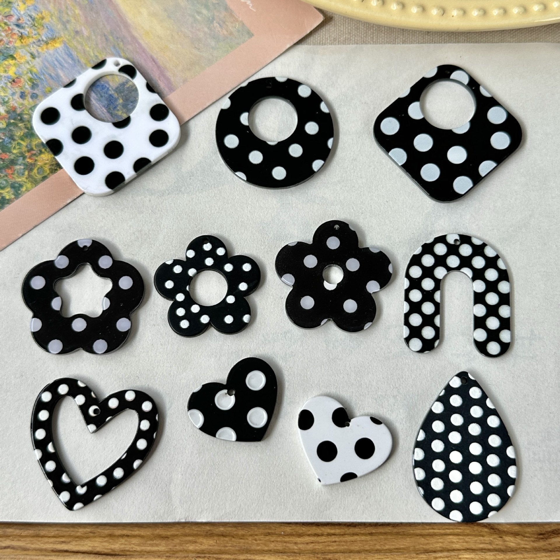 Heart Shape Acrylic Earring Findings Featuring Electroplated Craftsmanship In Dyed Black For Retro Jewelry Accessories