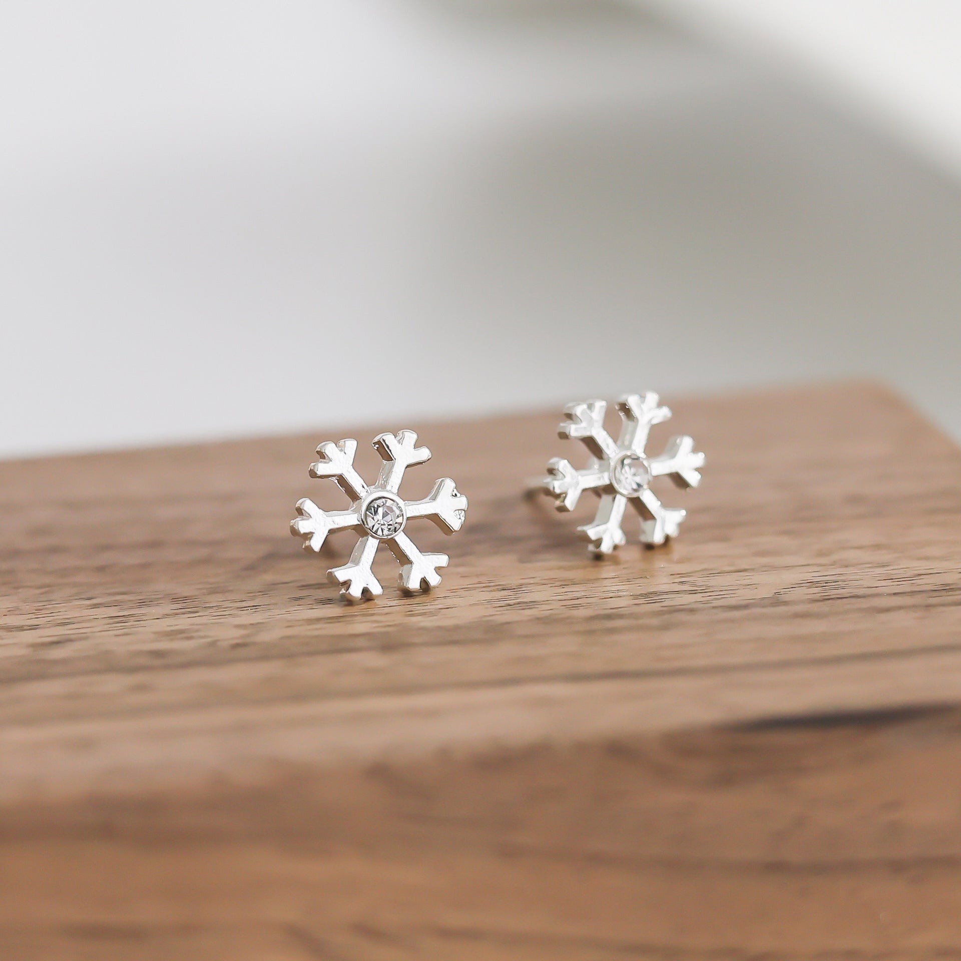 Cute Silver Snowflake Stud Earrings For Unisex, Electroplated Zinc Alloy With 925 Sterling Silver Ear Pins