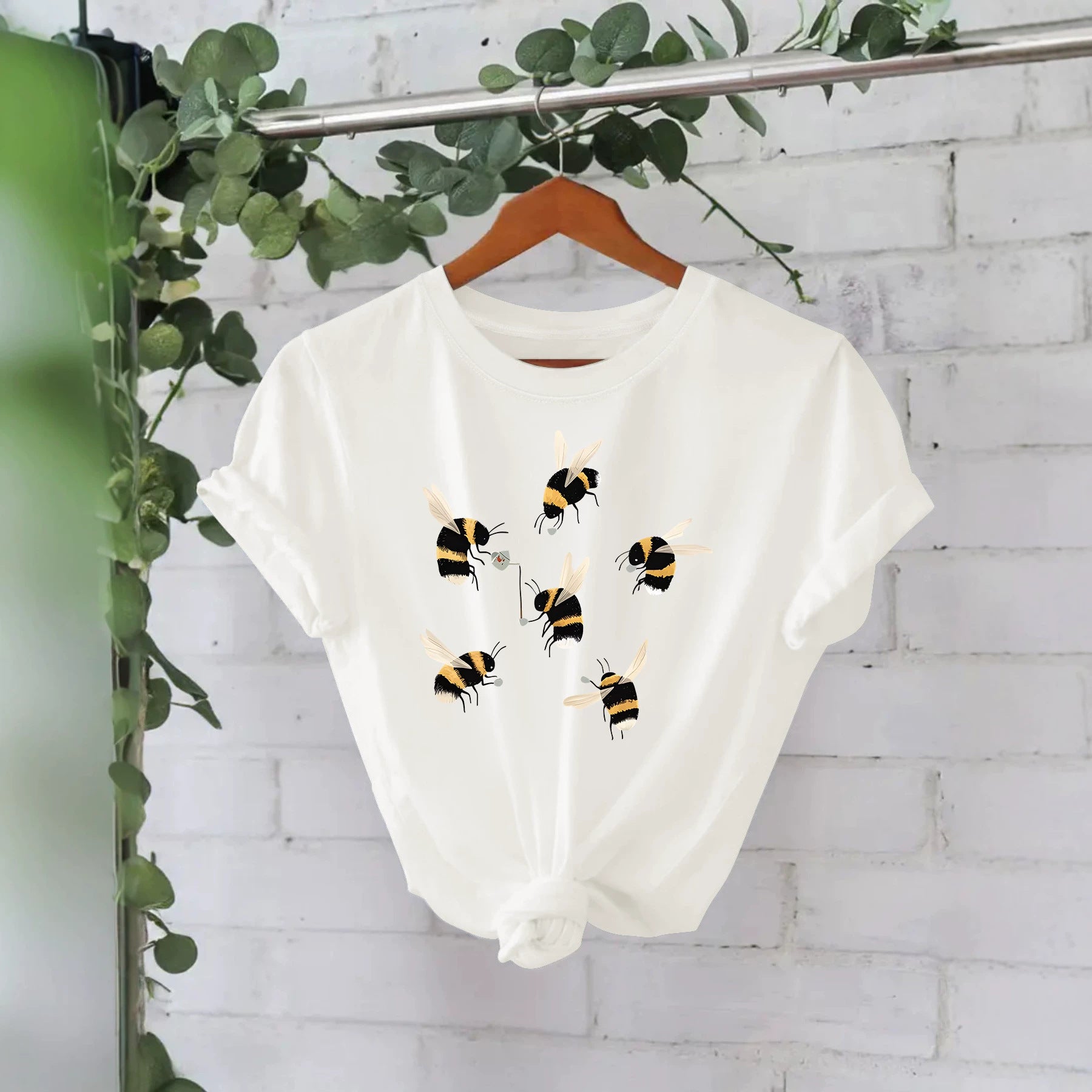 Bee Short Sleeve Cotton T-shirt Featuring Streetwear Style With Printing Design