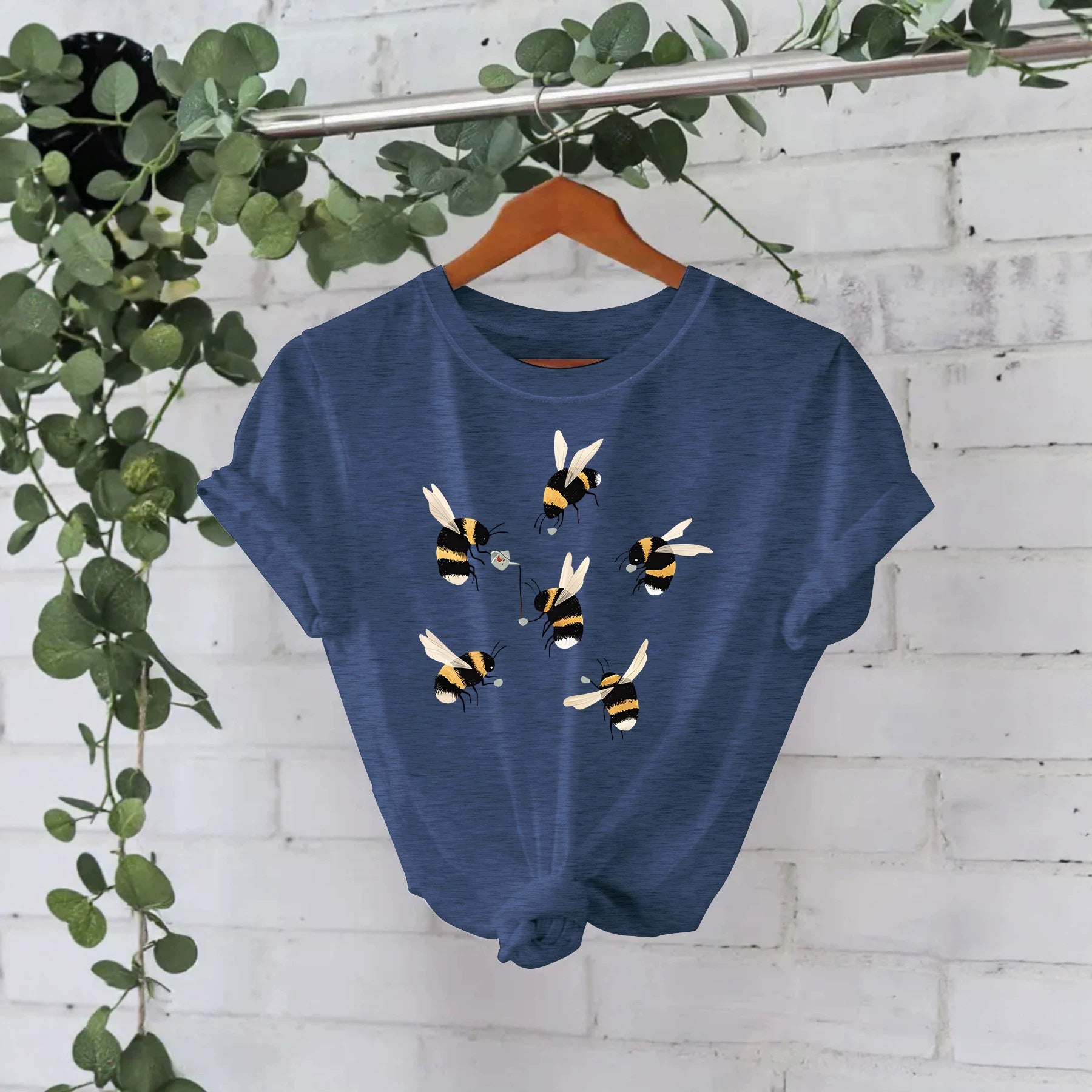 Bee Short Sleeve Cotton T-shirt Featuring Streetwear Style With Printing Design