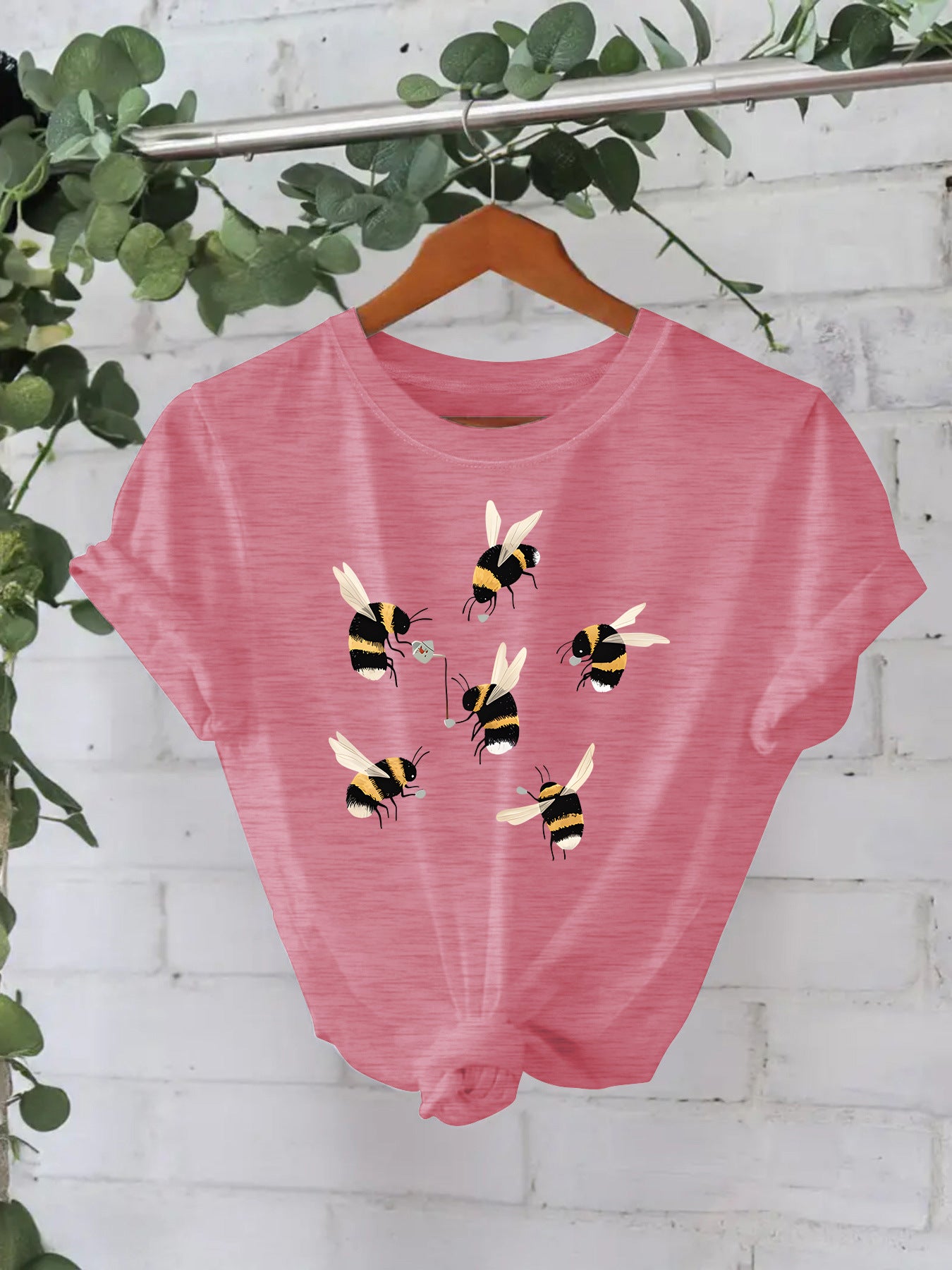 Bee Short Sleeve Cotton T-shirt Featuring Streetwear Style With Printing Design