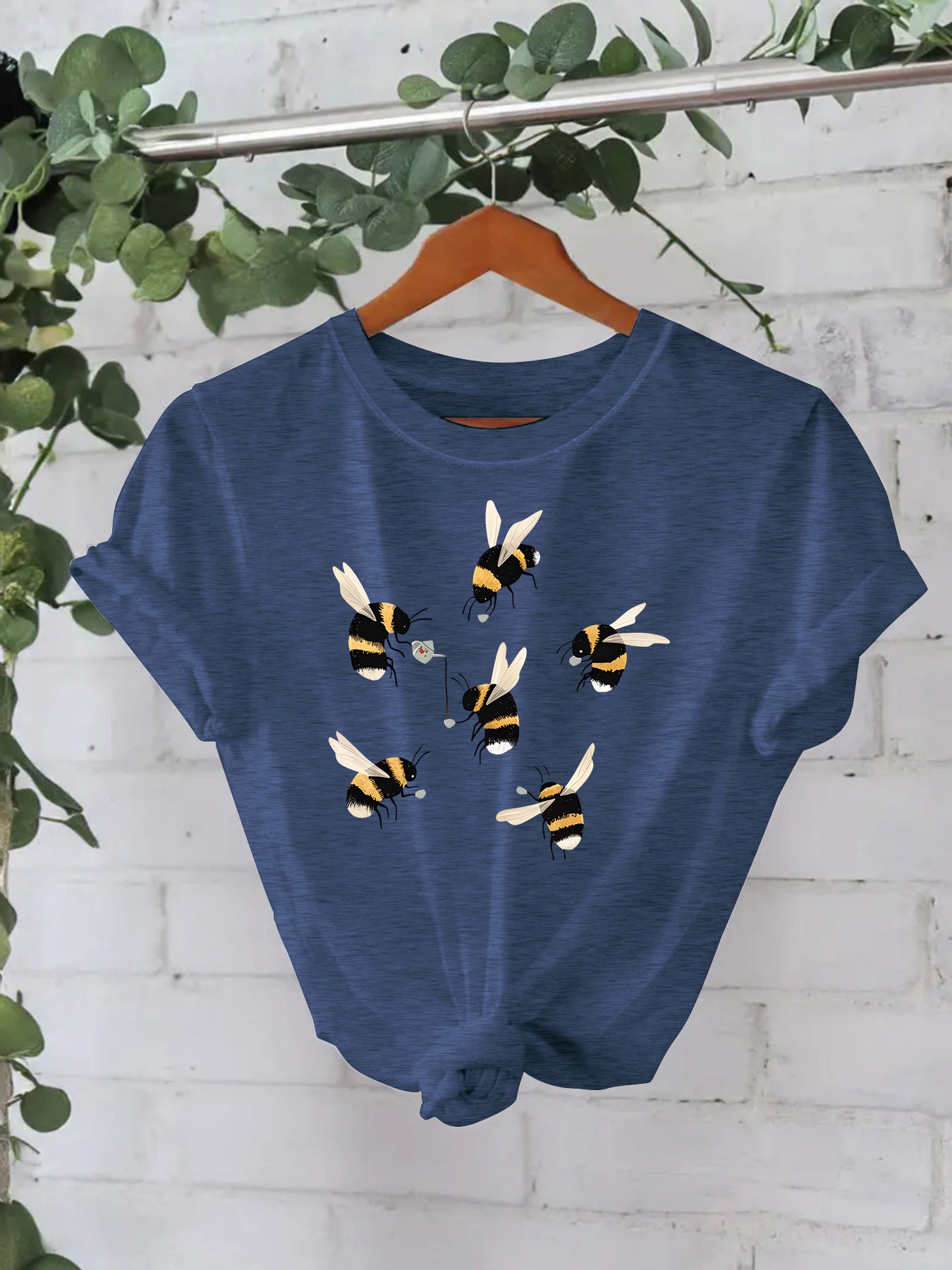 Bee Short Sleeve Cotton T-shirt Featuring Streetwear Style With Printing Design
