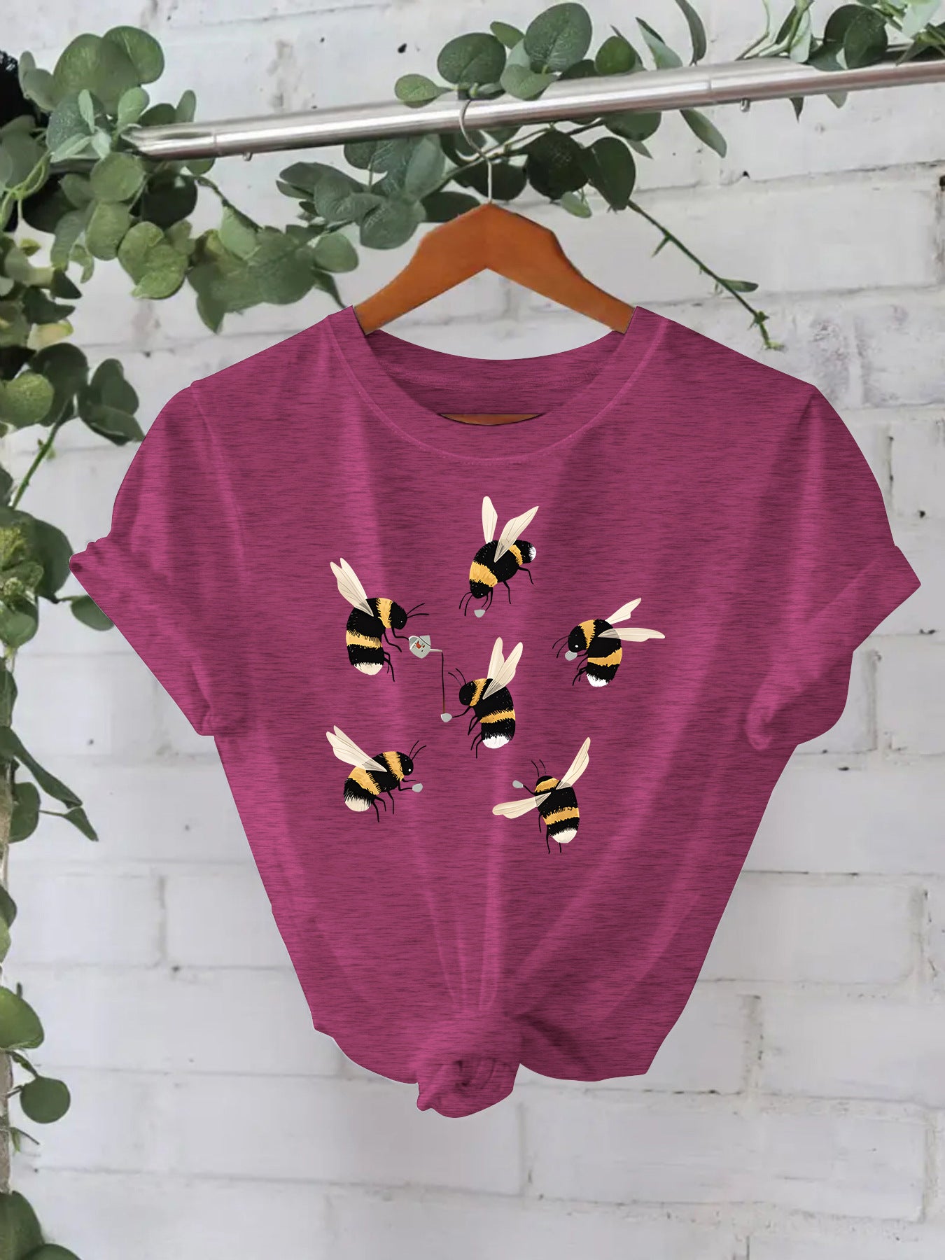 Bee Short Sleeve Cotton T-shirt Featuring Streetwear Style With Printing Design
