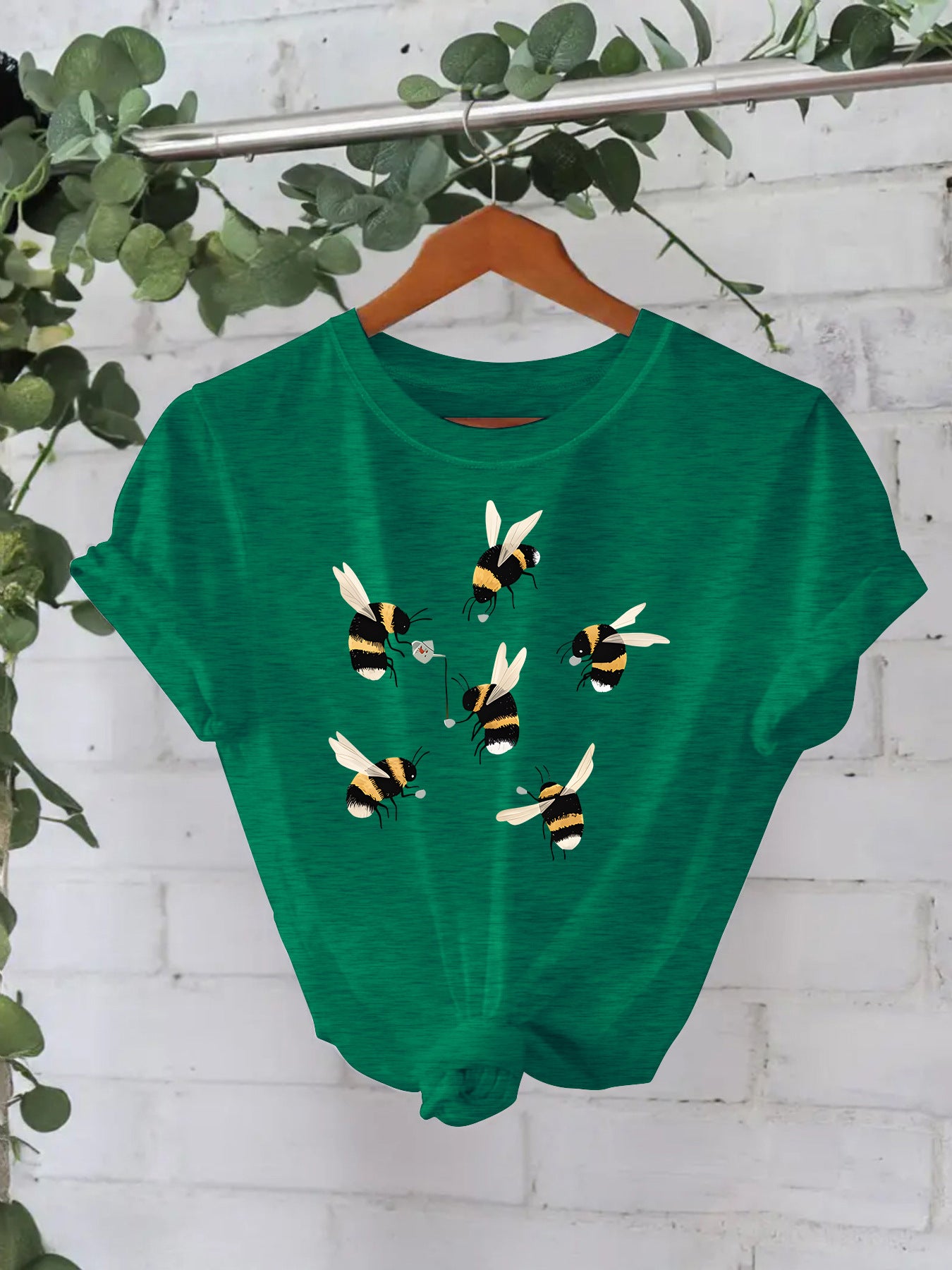 Bee Short Sleeve Cotton T-shirt Featuring Streetwear Style With Printing Design