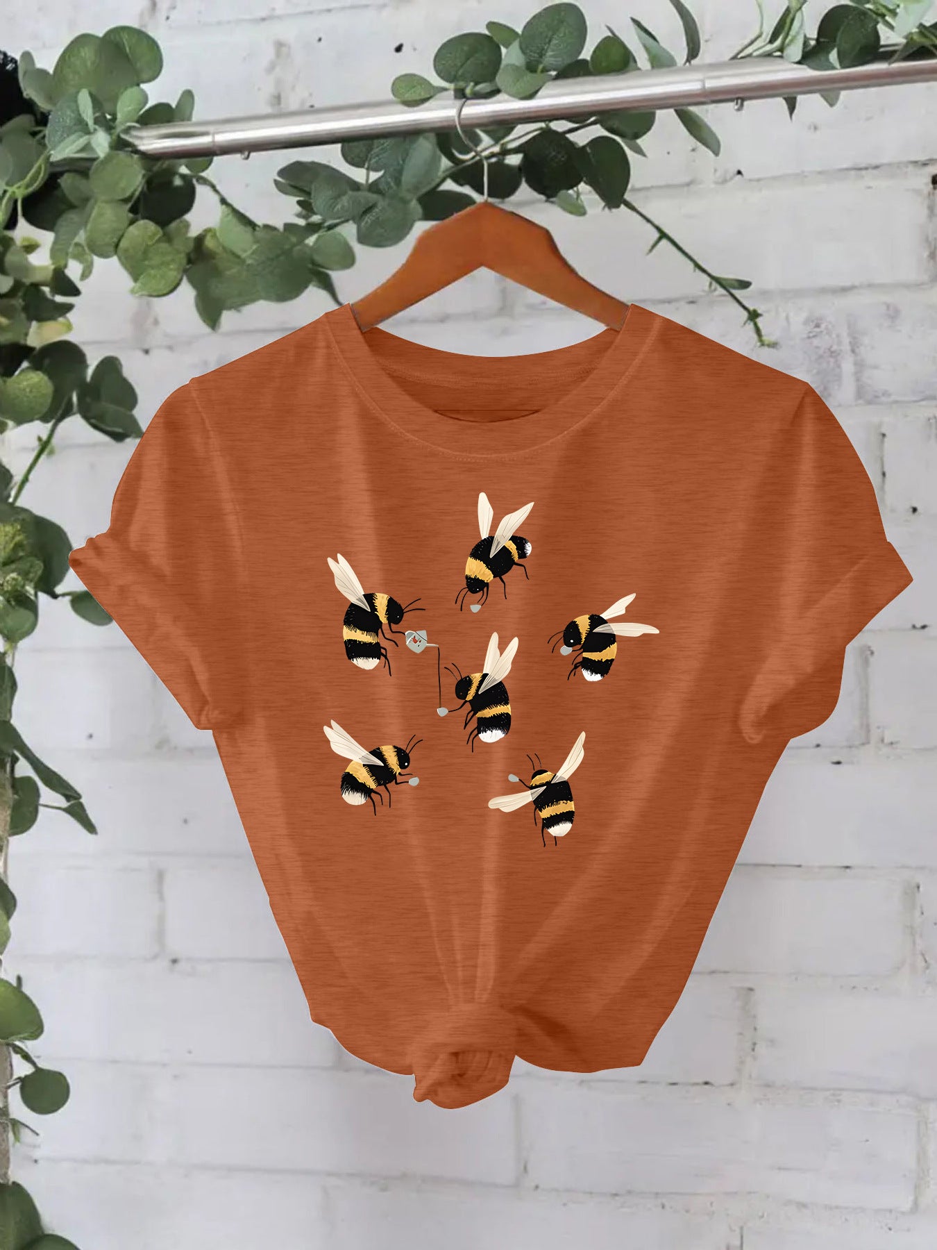 Bee Short Sleeve Cotton T-shirt Featuring Streetwear Style With Printing Design