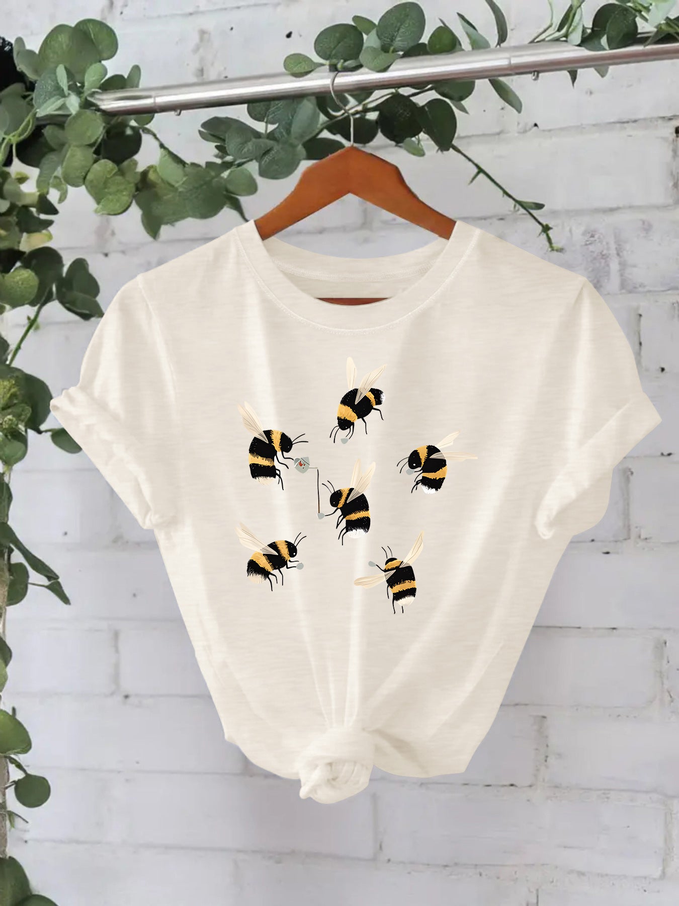Bee Short Sleeve Cotton T-shirt Featuring Streetwear Style With Printing Design