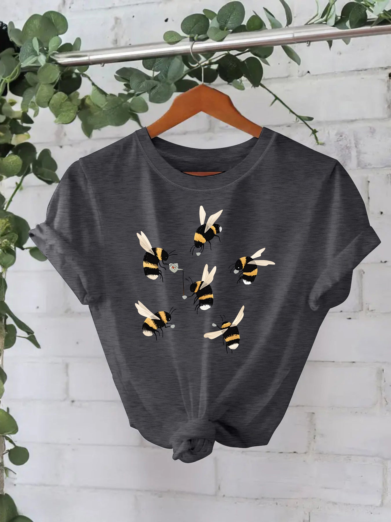 Bee Short Sleeve Cotton T-shirt Featuring Streetwear Style With Printing Design