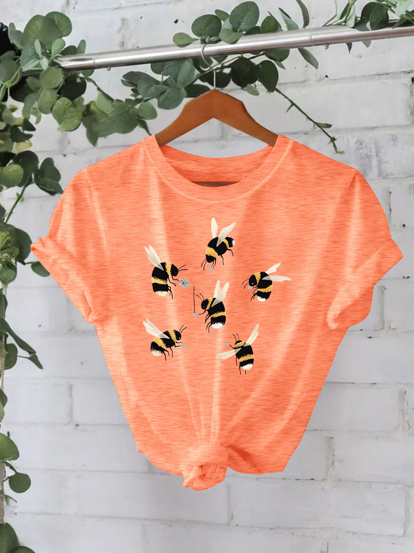 Bee Short Sleeve Cotton T-shirt Featuring Streetwear Style With Printing Design