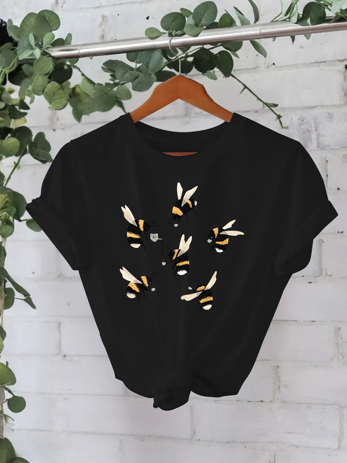 Bee Short Sleeve Cotton T-shirt Featuring Streetwear Style With Printing Design