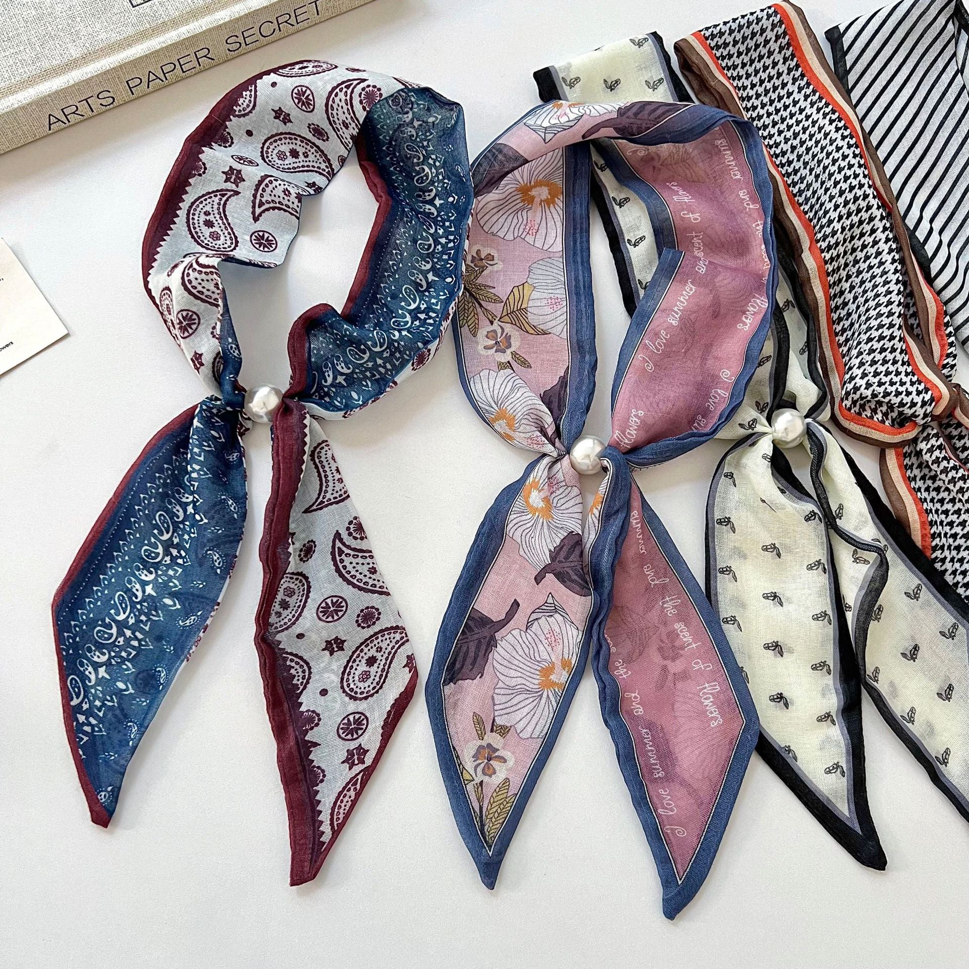 Ditsy Floral Sweet Style Polyester Silk Scarf For Women In Dyed Black, Perfect For Spring