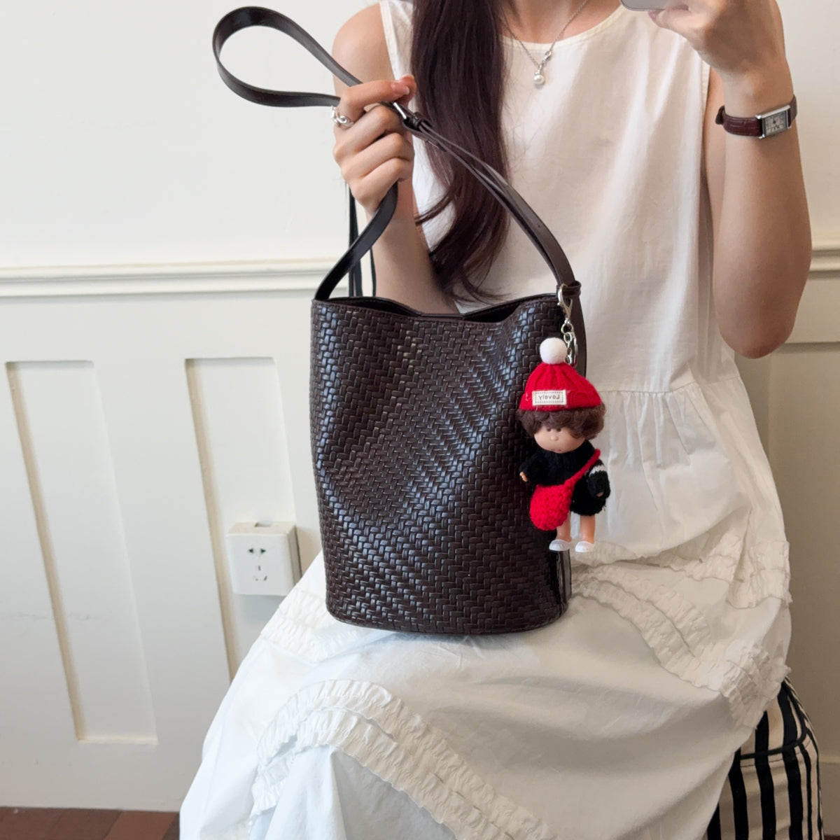 Adults PU Leather Bucket Shoulder Bag With Ornament Fashion Element, Featuring Top Handle, Suitable For All Seasons