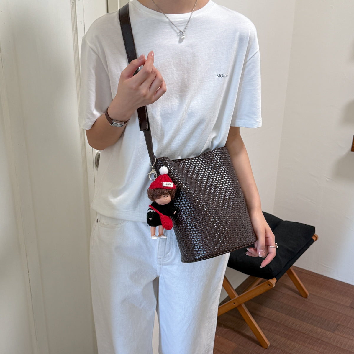 Adults PU Leather Bucket Shoulder Bag With Ornament Fashion Element, Featuring Top Handle, Suitable For All Seasons