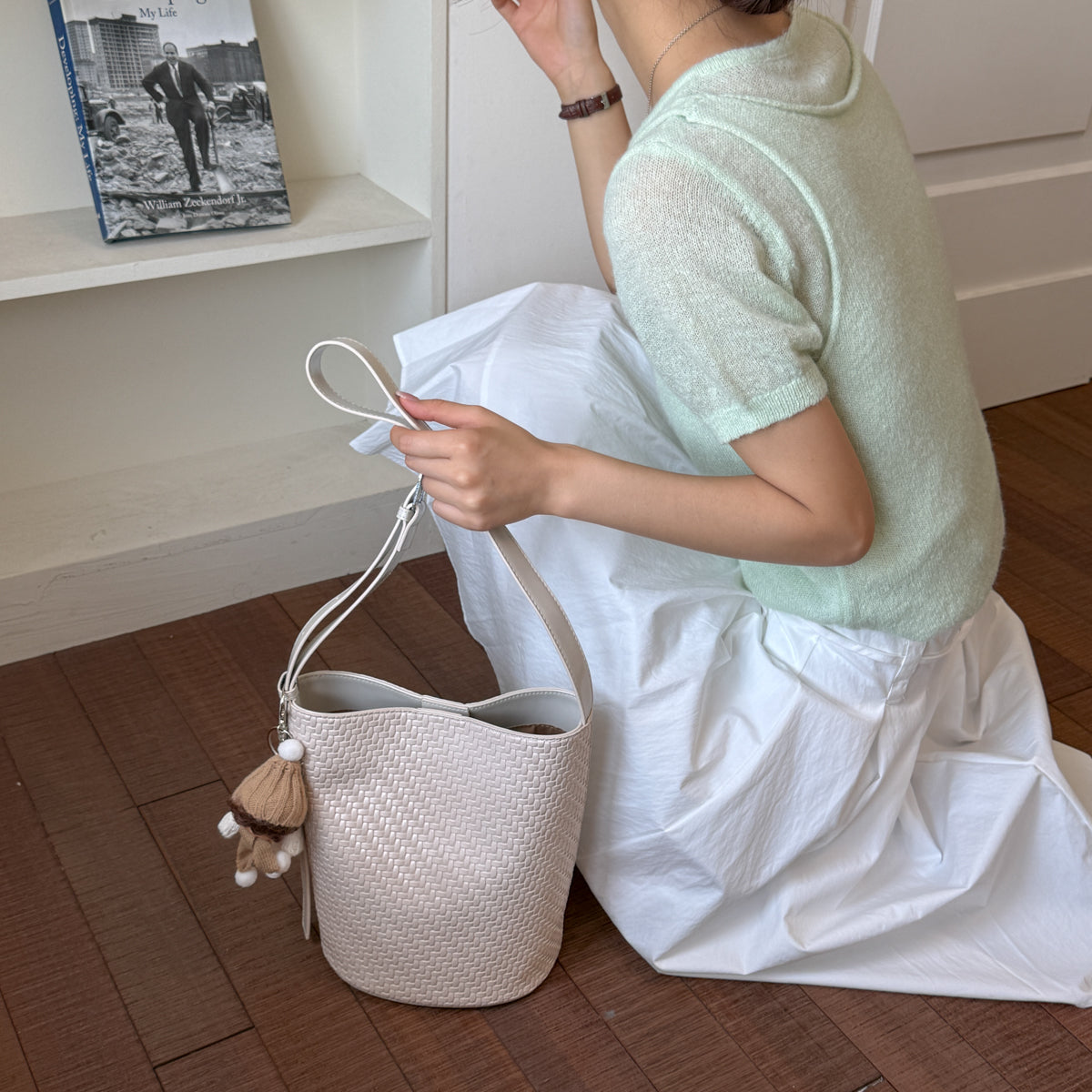 Adults PU Leather Bucket Shoulder Bag With Ornament Fashion Element, Featuring Top Handle, Suitable For All Seasons