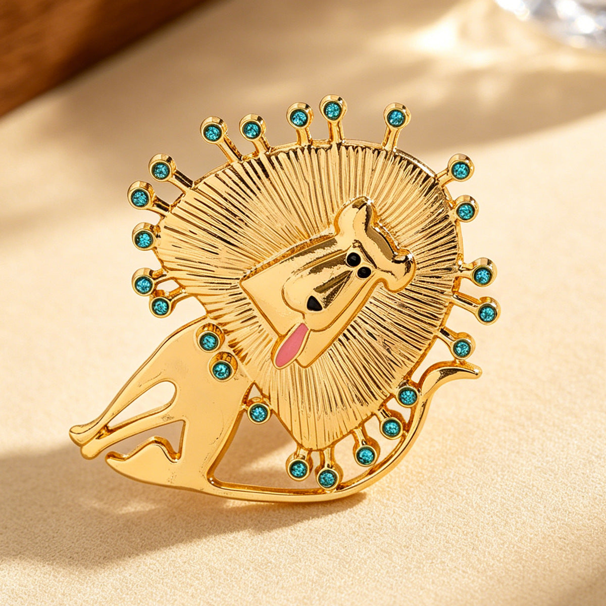 Lion Pin In Gold Alloy With Rhinestones Featuring Electroplated Craftsmanship