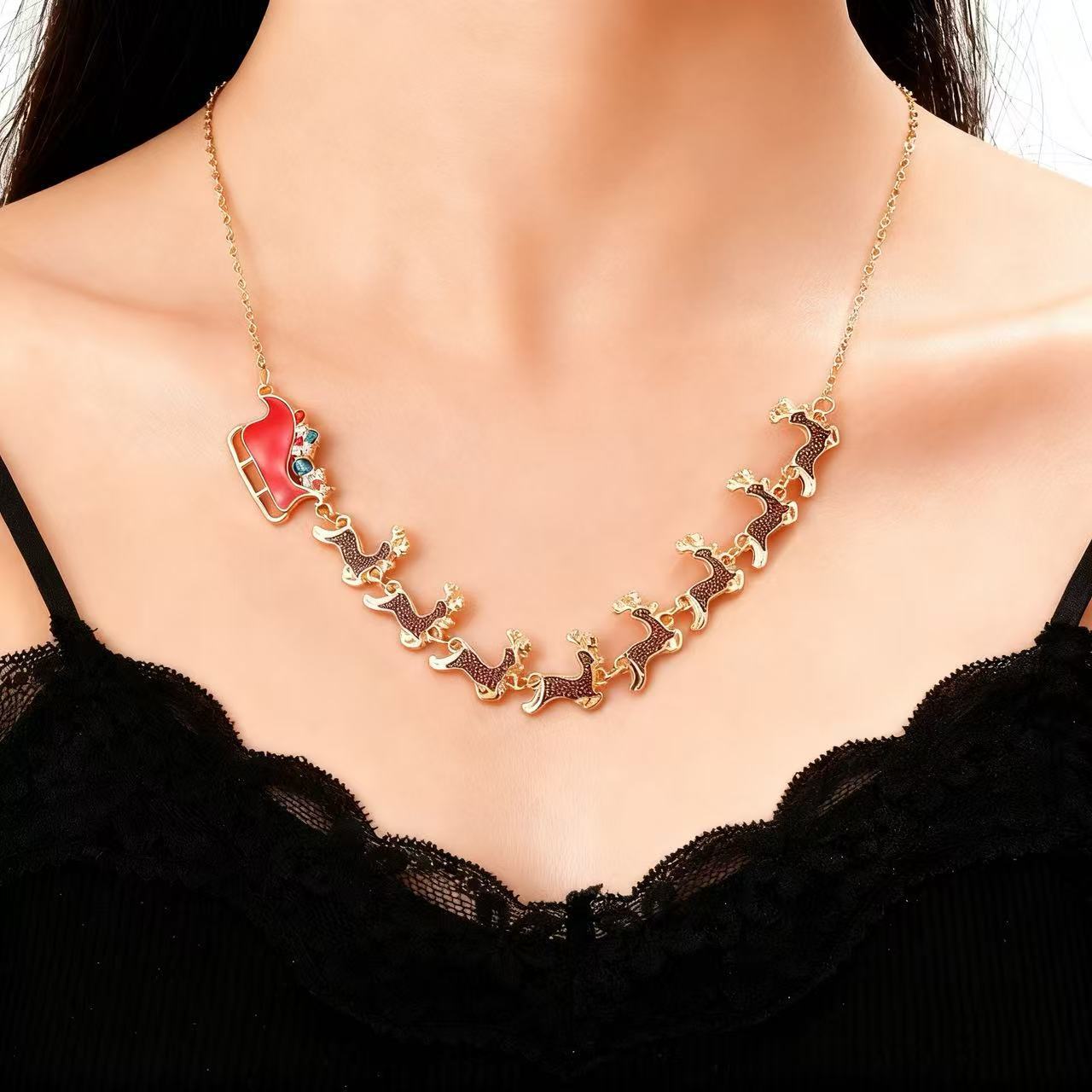 Sweet Elk Pendant Necklace For Women In KC Golden Plated Zinc Alloy Material