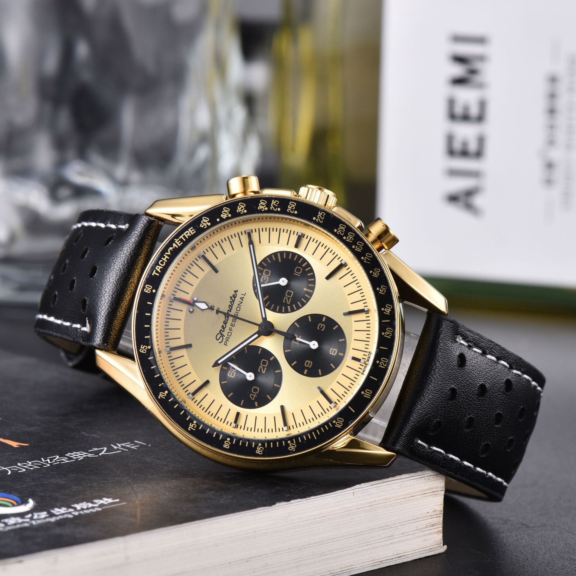 Men's Quartz Watch With Stainless Steel Strap And Horseshoe Buckle Featuring Ordinary Glass Round Dial