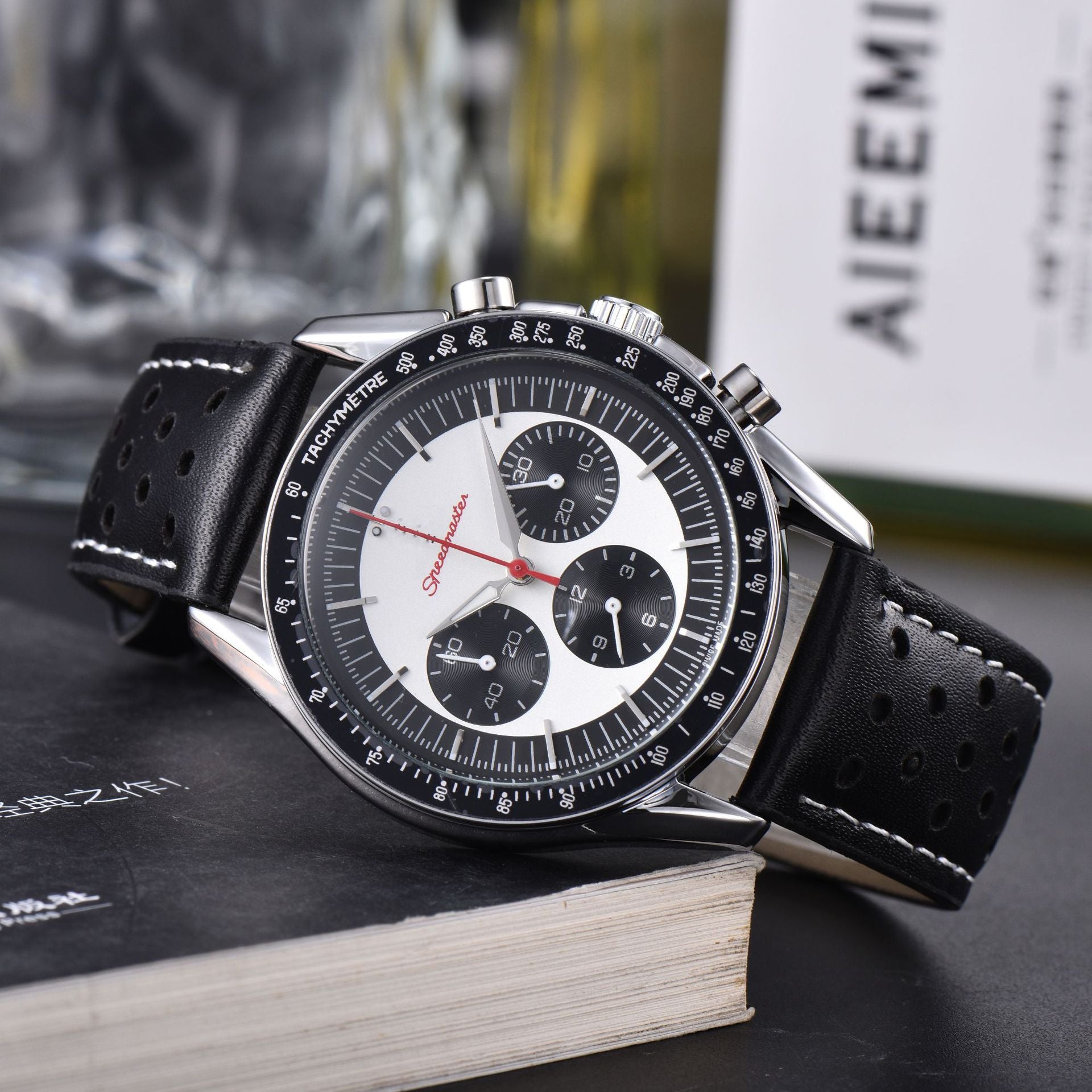 Men's Quartz Watch With Stainless Steel Strap And Horseshoe Buckle Featuring Ordinary Glass Round Dial