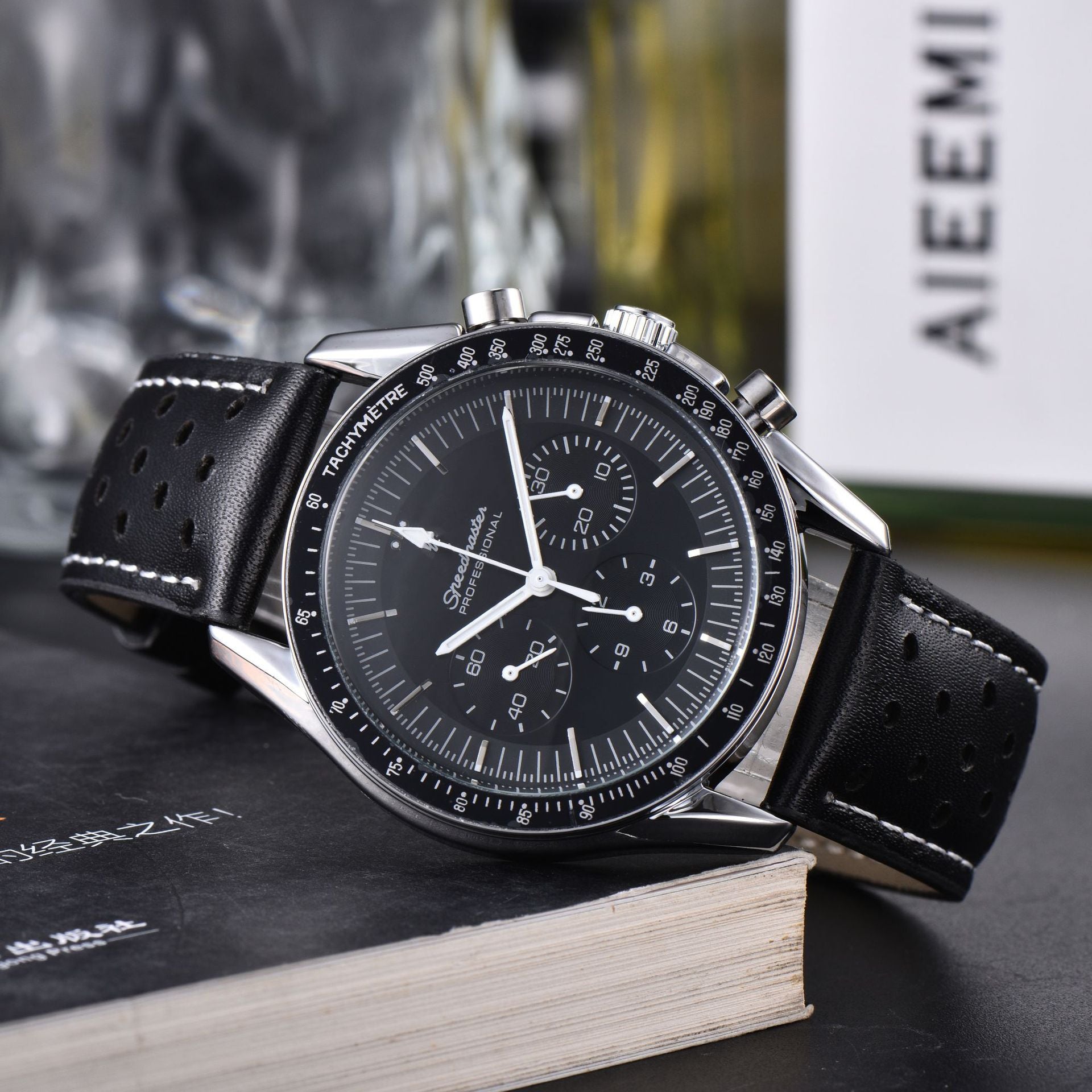 Men's Quartz Watch With Stainless Steel Strap And Horseshoe Buckle Featuring Ordinary Glass Round Dial