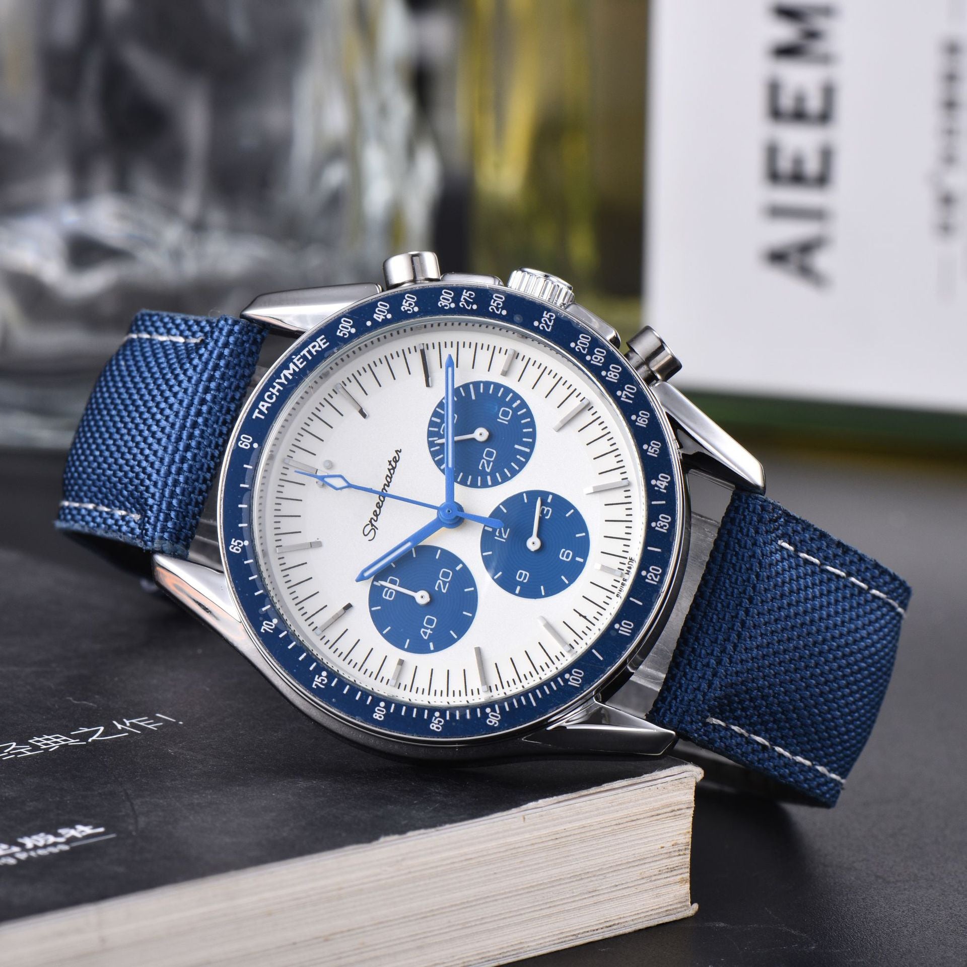 Men's Quartz Watch With Stainless Steel Strap And Horseshoe Buckle Featuring Ordinary Glass Round Dial