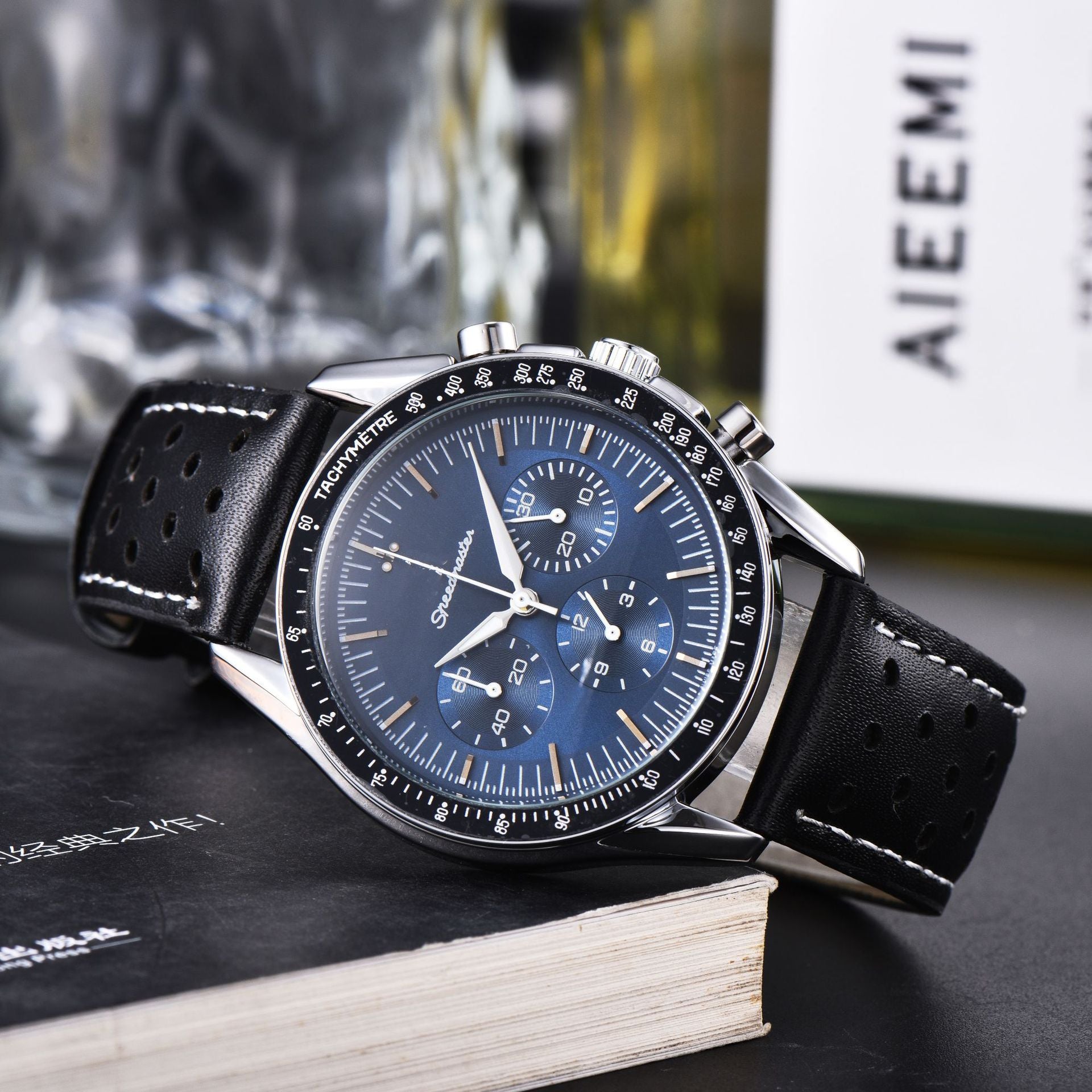 Men's Quartz Watch With Stainless Steel Strap And Horseshoe Buckle Featuring Ordinary Glass Round Dial