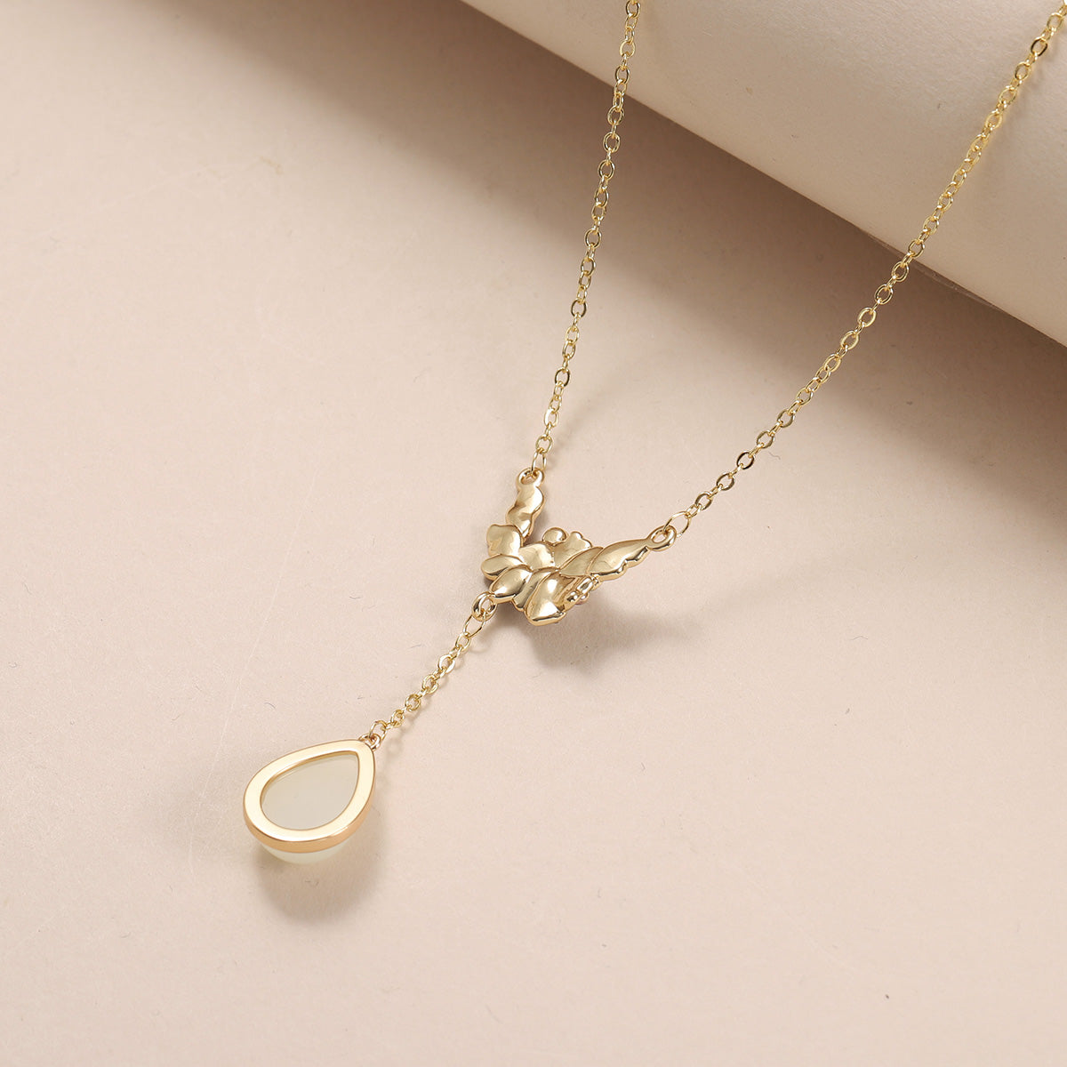 Handmade Flowers Necklace For Women In Brass With 18K Real Gold Plated Electroplated Finish Featuring Imitation Pearl On Cable Chain