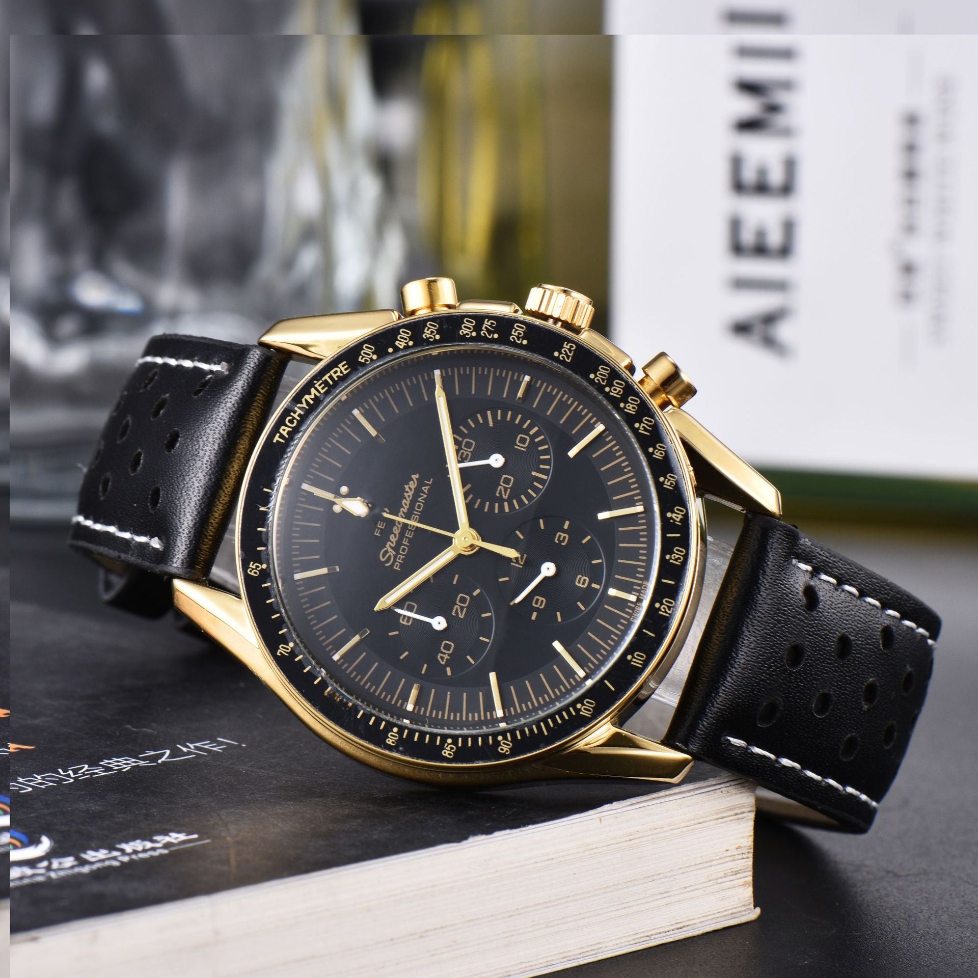 Men's Quartz Watch With Stainless Steel Strap And Horseshoe Buckle Featuring Ordinary Glass Round Dial
