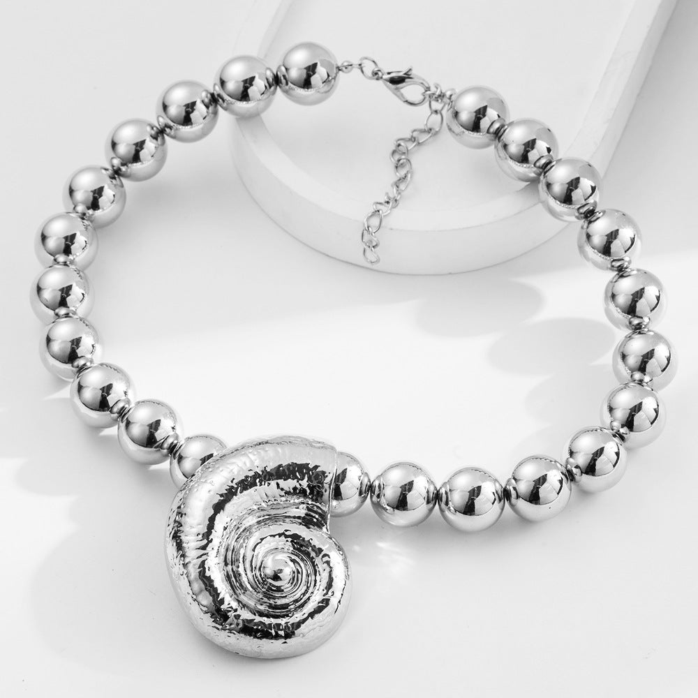Conch Pendant Necklace For Women In Marine Style With Gold Alloy Beading And Beaded Chain