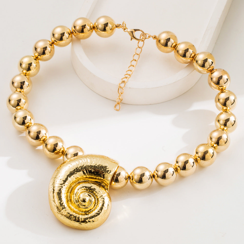 Conch Pendant Necklace For Women In Marine Style With Gold Alloy Beading And Beaded Chain