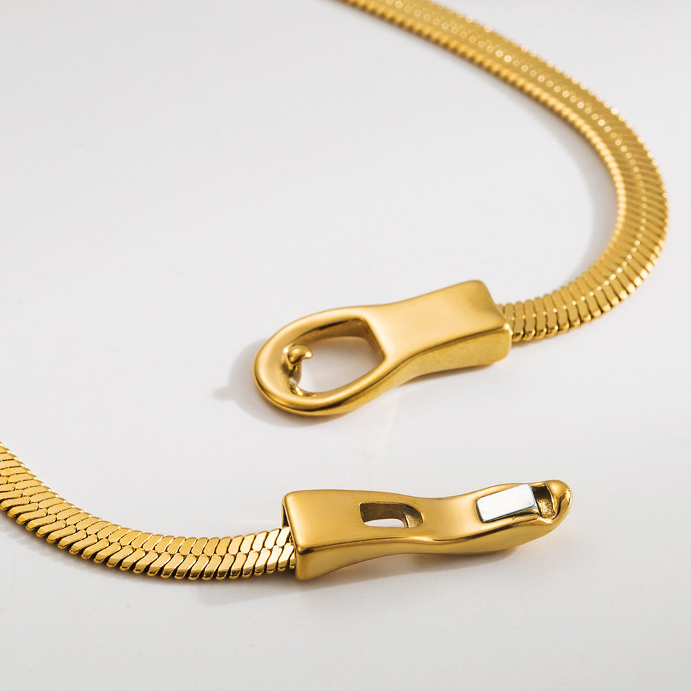 Exaggerated Snake Necklace For Women With Electroplated Alloy And Zircon Inlay On Snake Chain