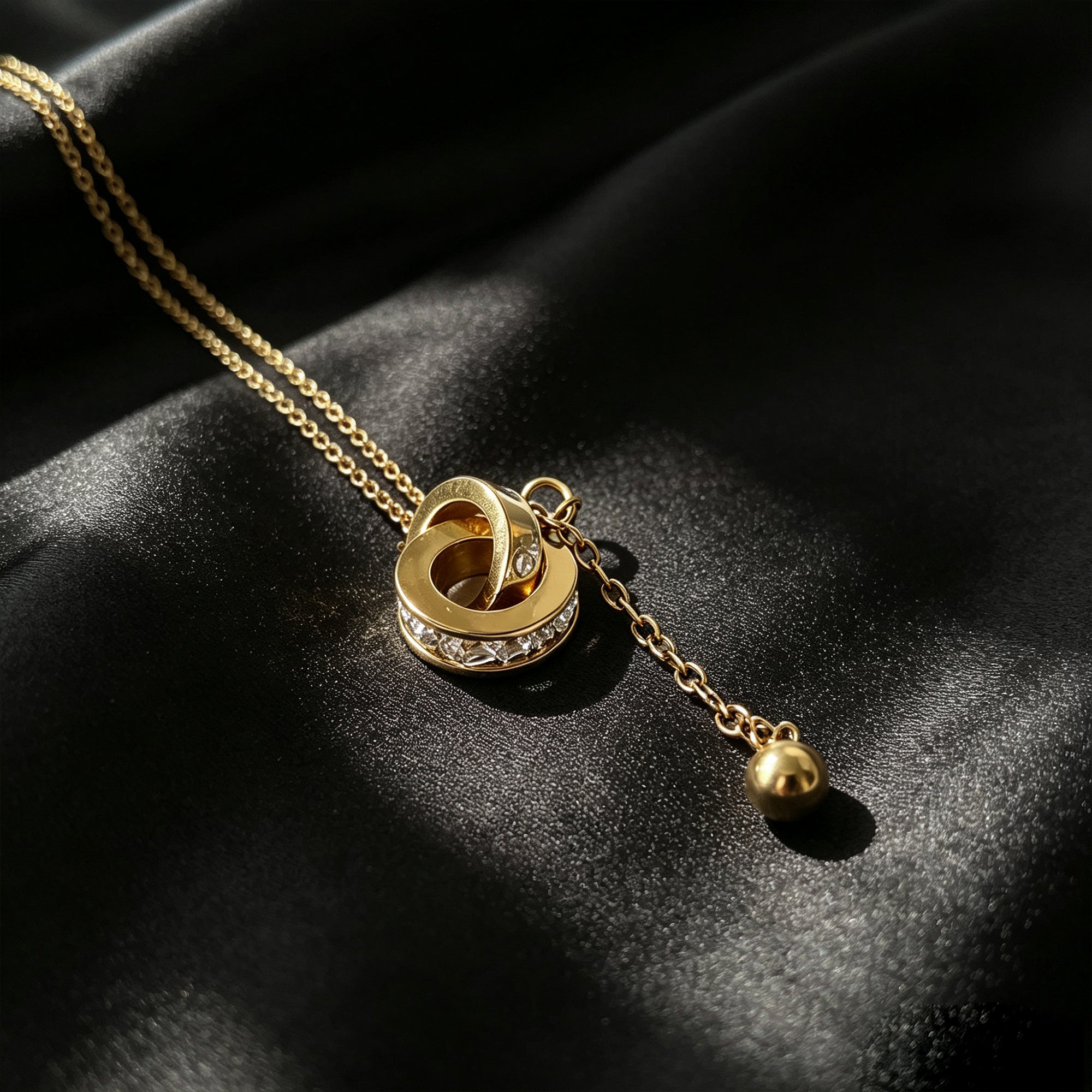 Hypoallergenic Circle Necklace For Women In 304 Stainless Steel With 18K Real Gold Plated PVD Coating And Zircon Inlay On Figaro Chain